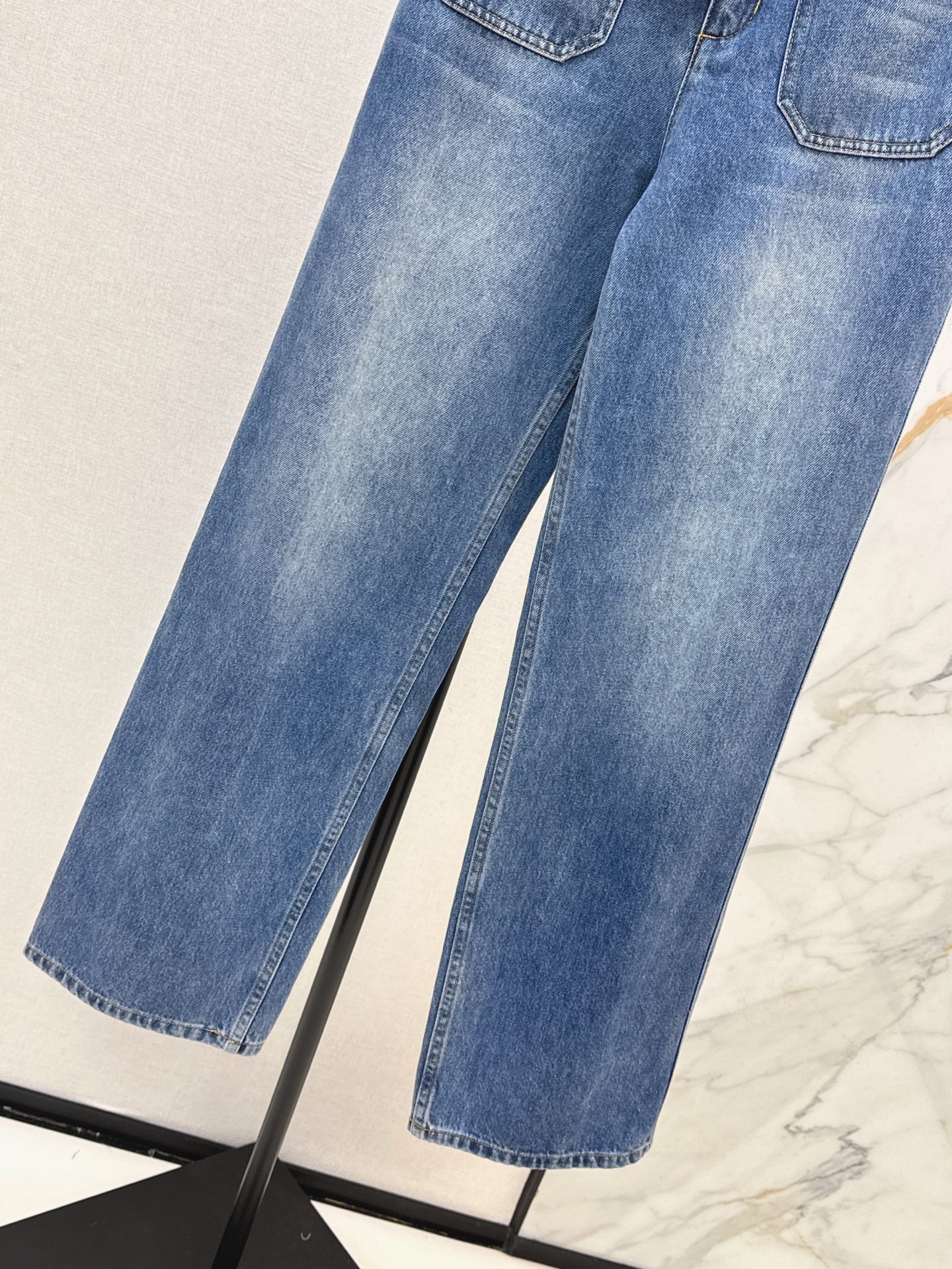 26NEW distressed washed denim jeans