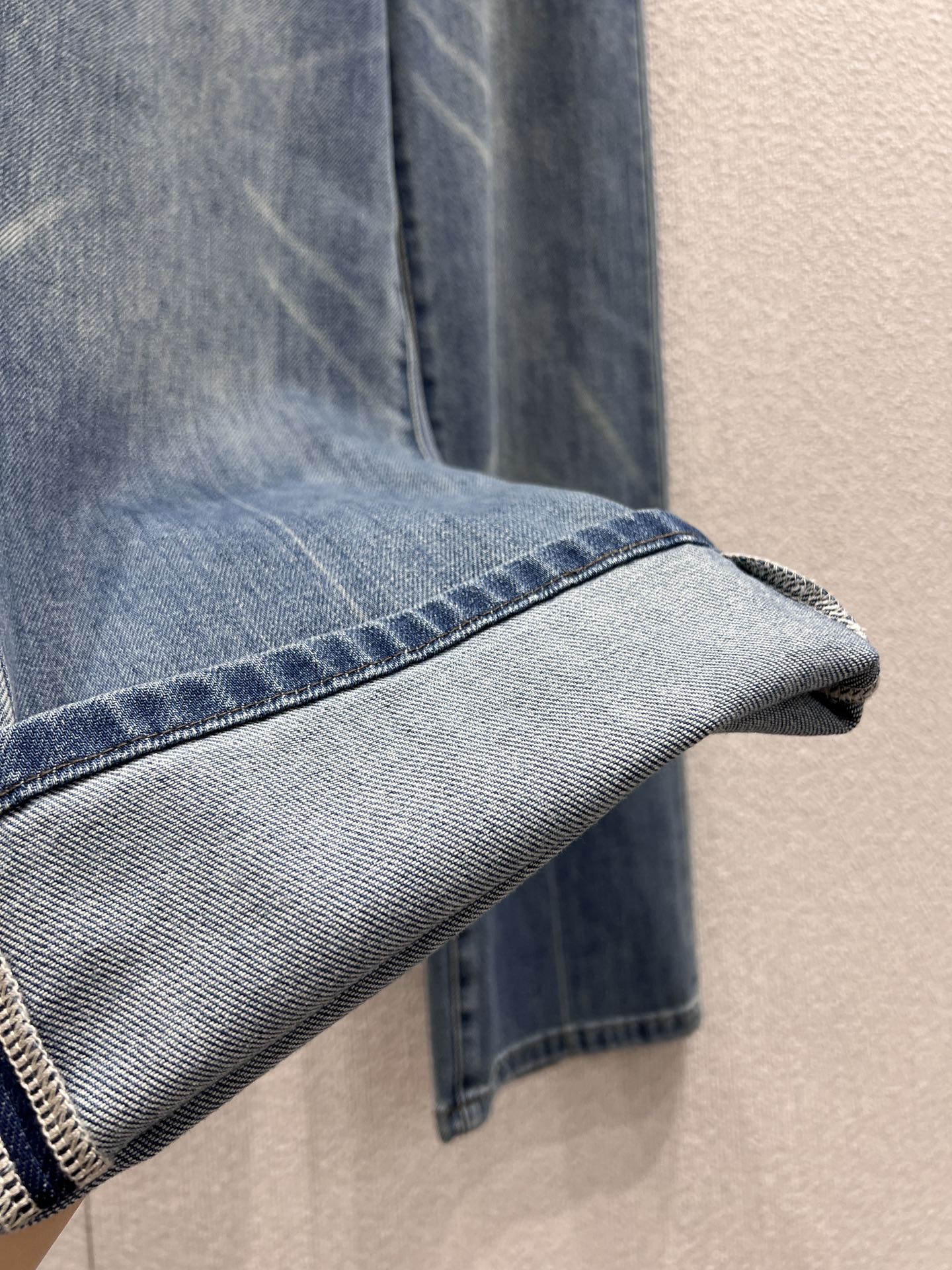 26NEW Pocket Embossed Denim Trousers