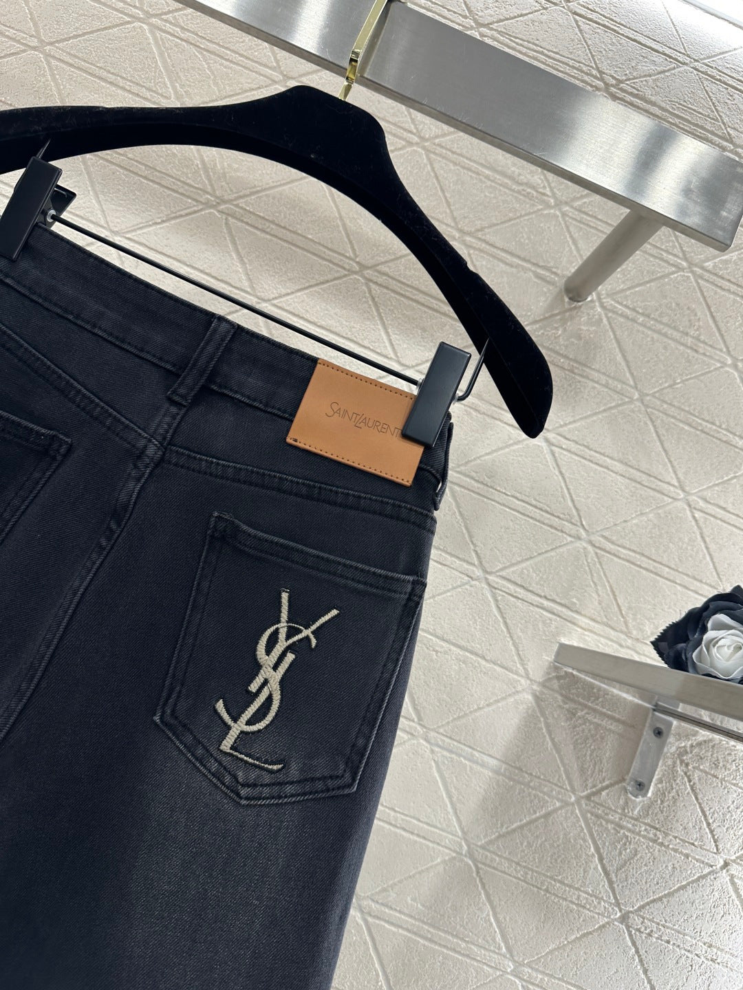 26NEW Flared Slim-Fit High-Waisted Jeans
