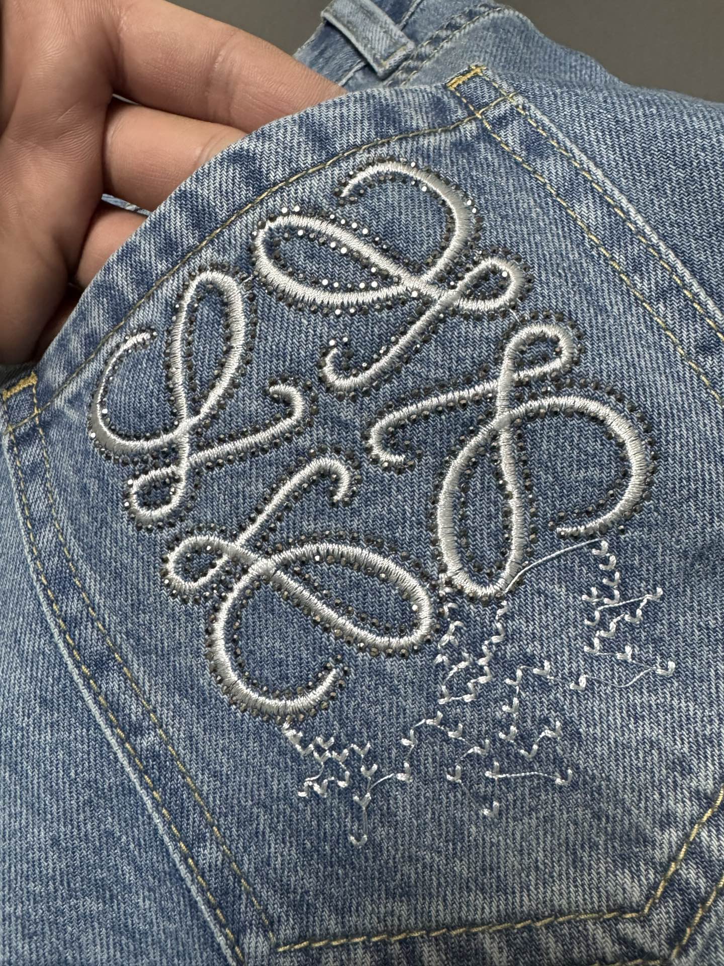 26NEW Pocket Embroidered Rhinestone Denim Shorts