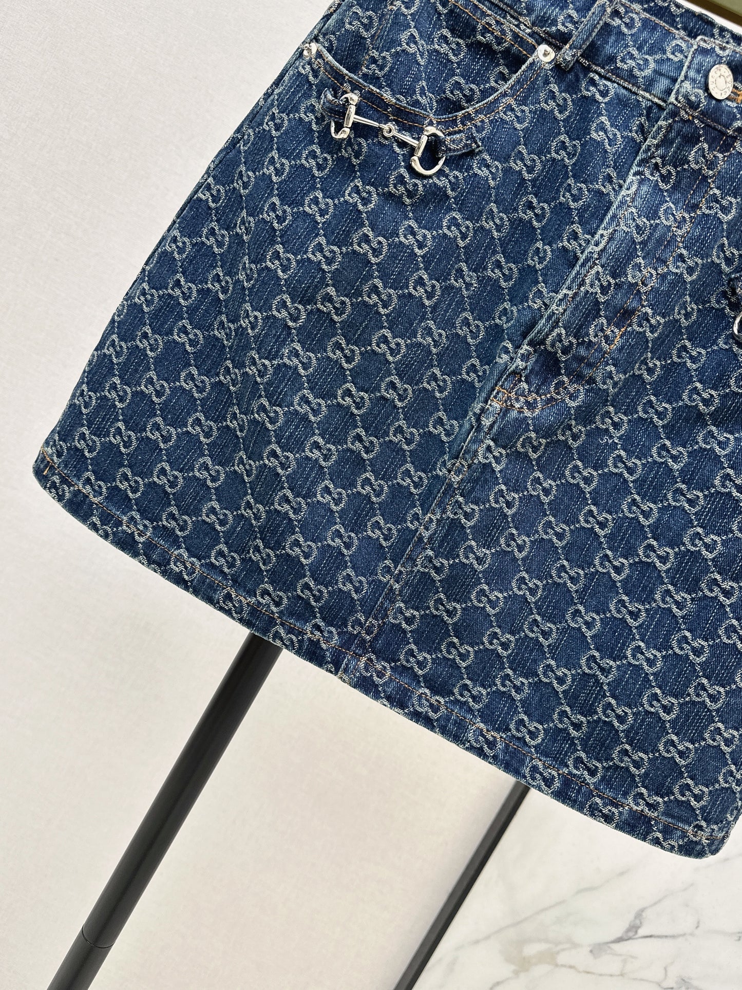 26SS New Jacquard Horseshoe Buckle Denim Midi Skirt