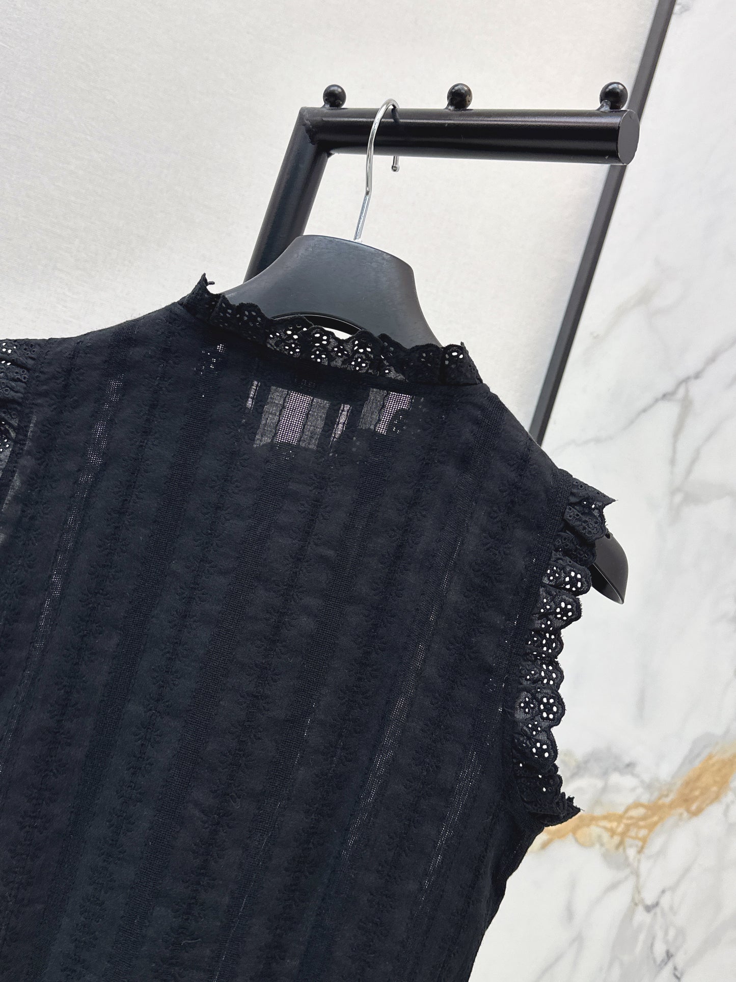26SS NEW Bee Embroidery Ruffled Collar Sleeveless Shirt