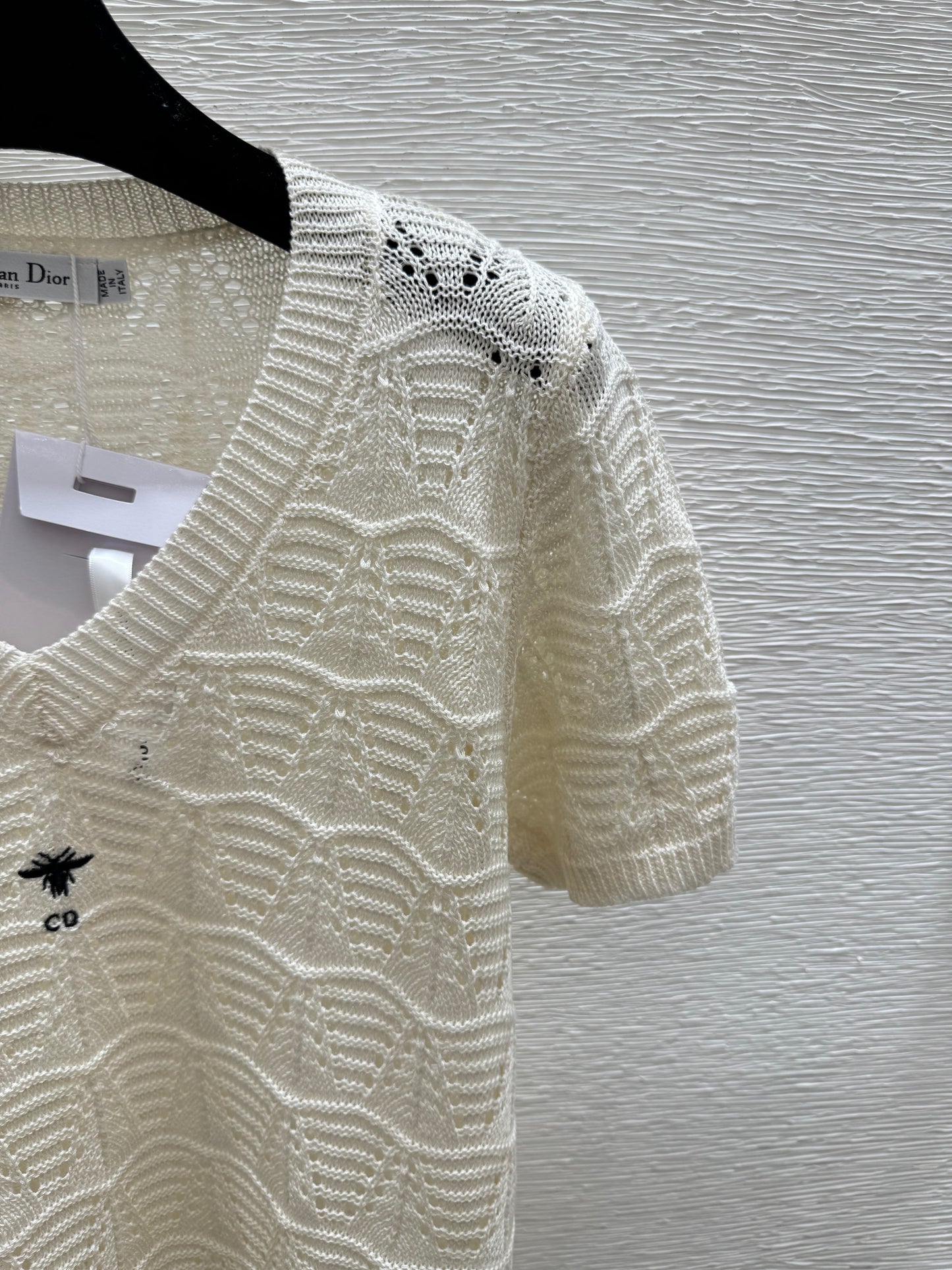 26 New Style: Solid-Color Openwork V-Neck Short-Sleeve Knit Top