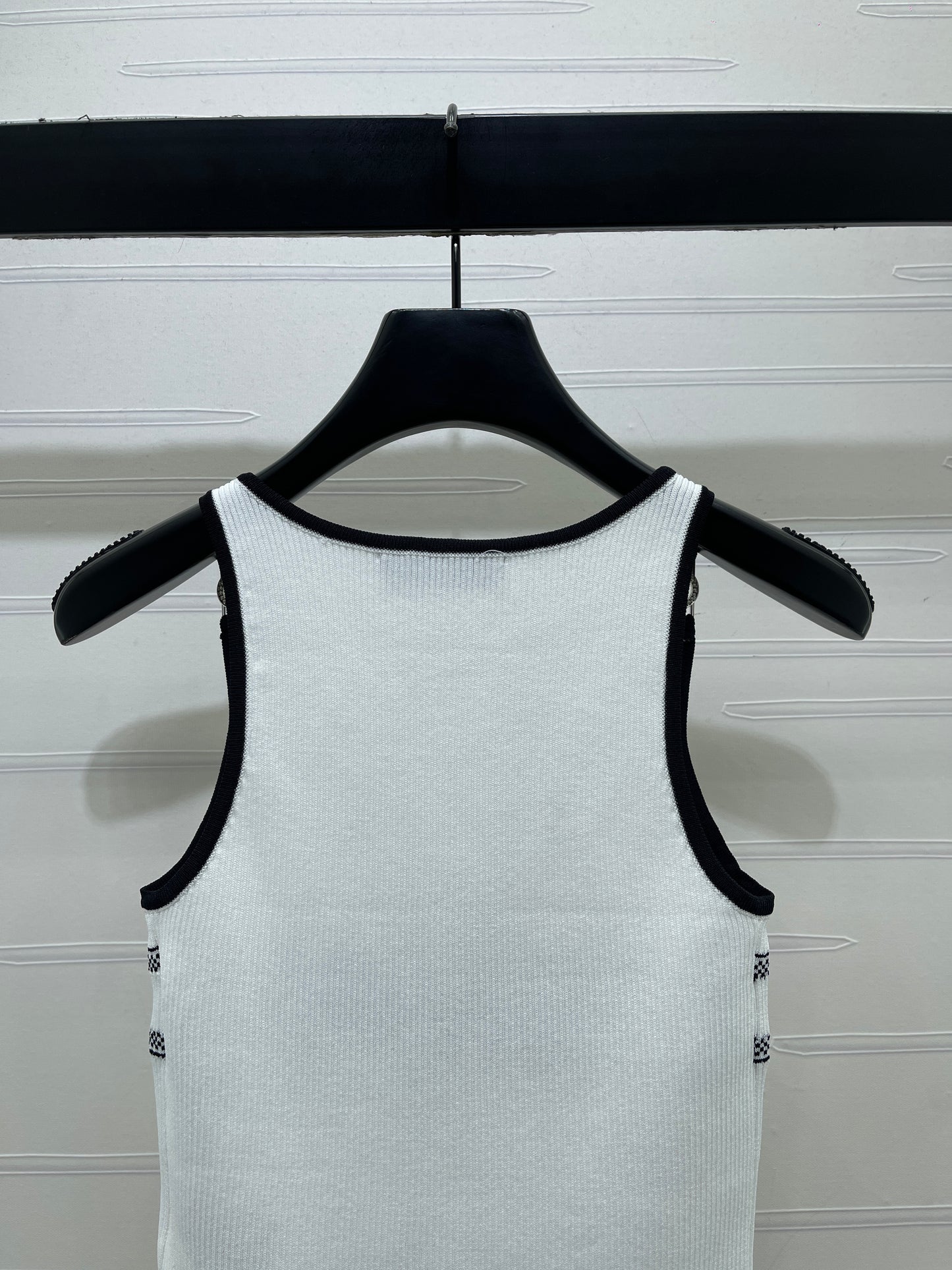 26 New Square-Neck Knitted Vest