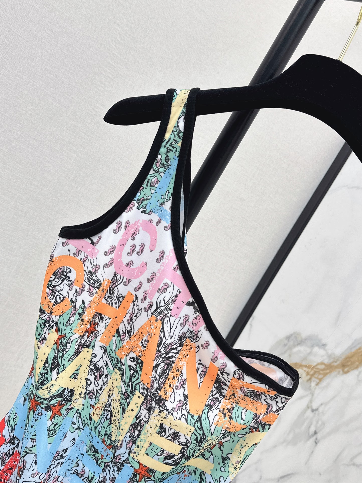 New one-shoulder graffiti one-piece swimsuit