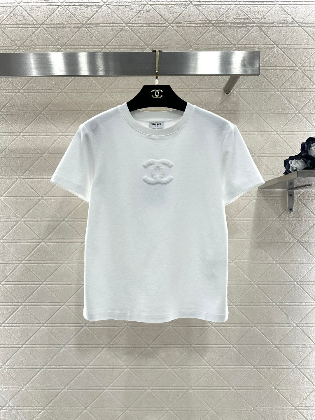 26 NEW crew neck plush logo T-shirt