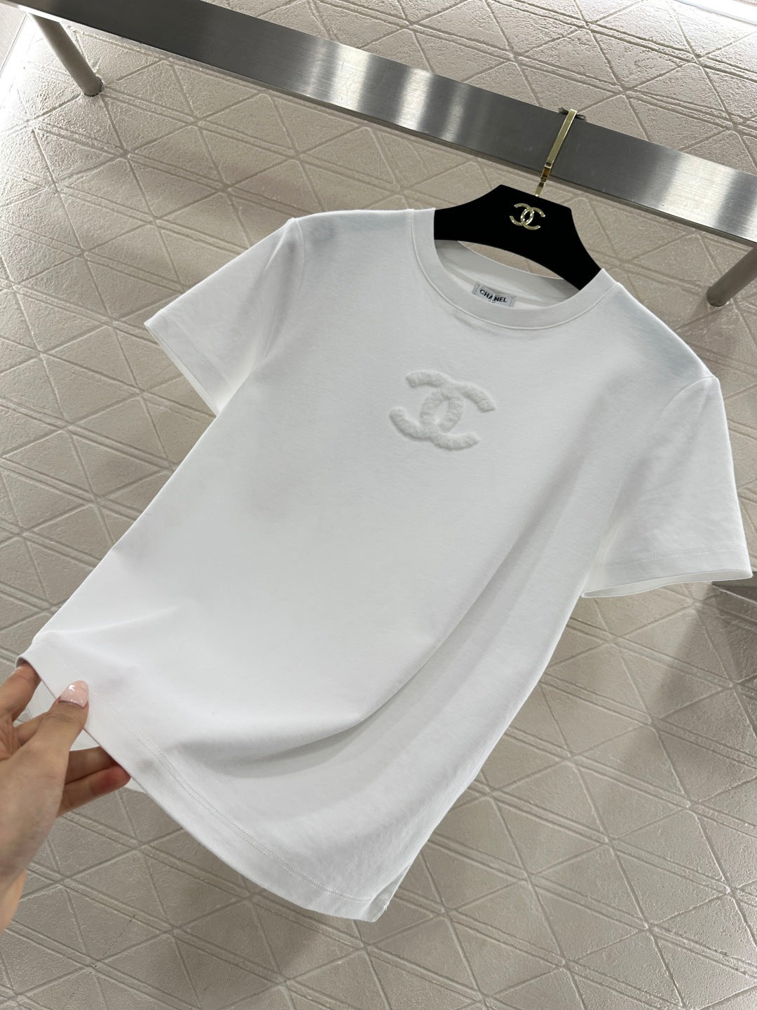 26 NEW crew neck plush logo T-shirt