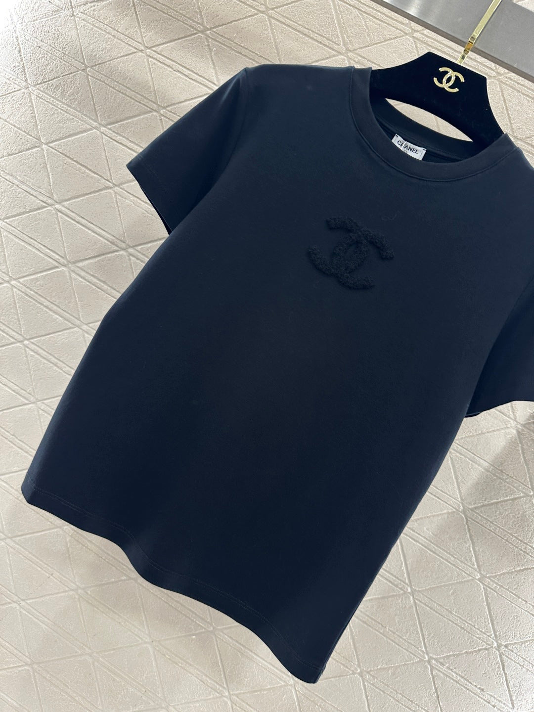 26 NEW crew neck plush logo T-shirt