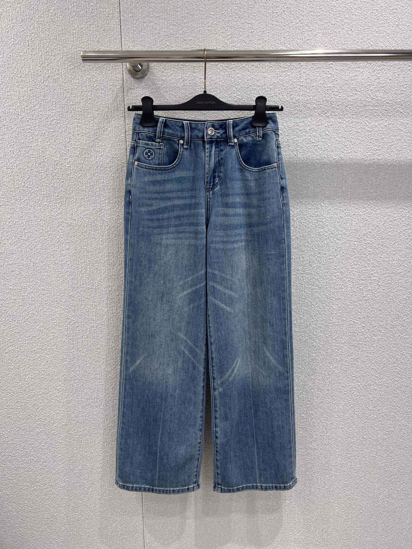 26NEW Pocket Embossed Denim Trousers
