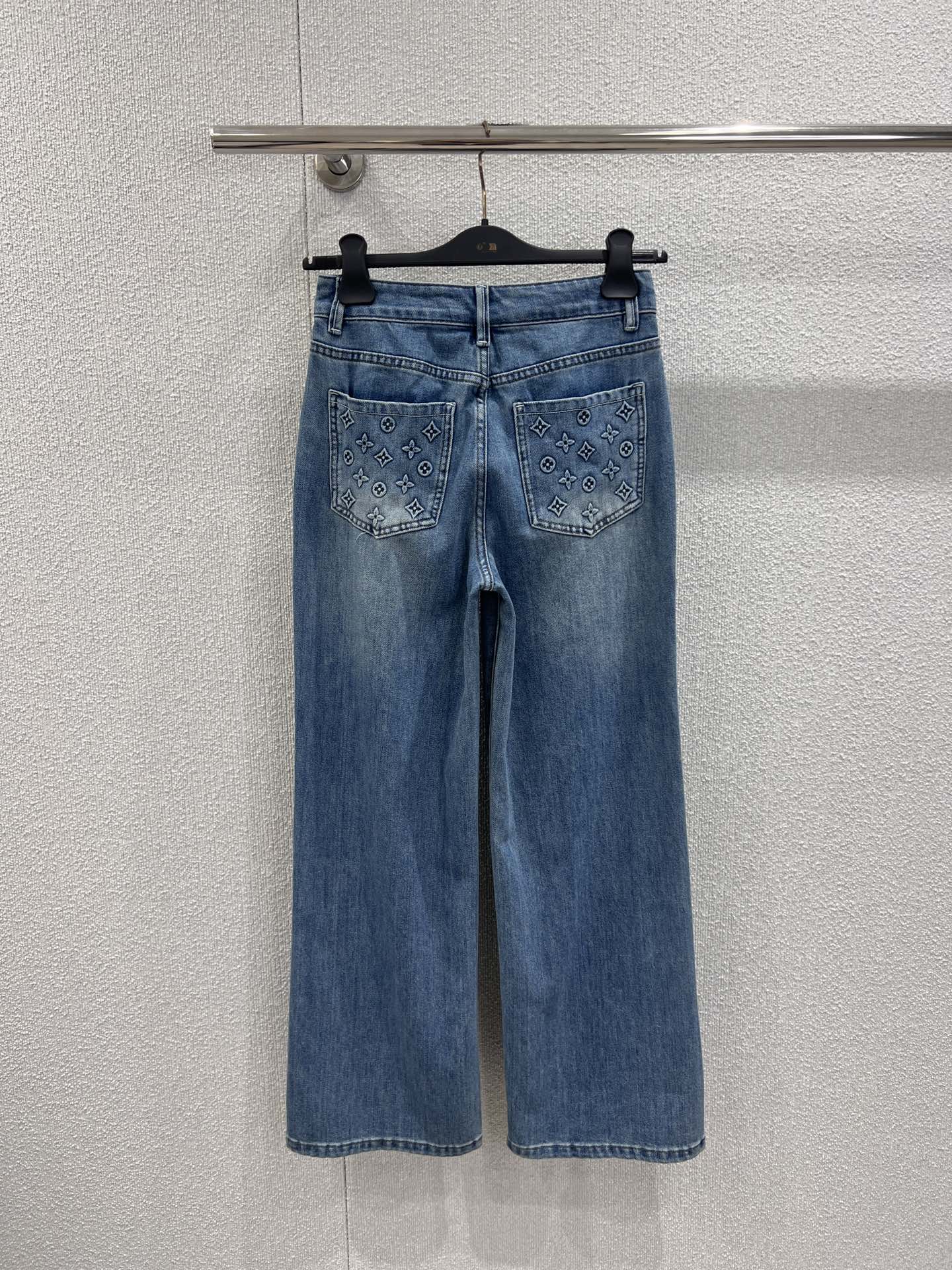 26NEW Pocket Embossed Denim Trousers