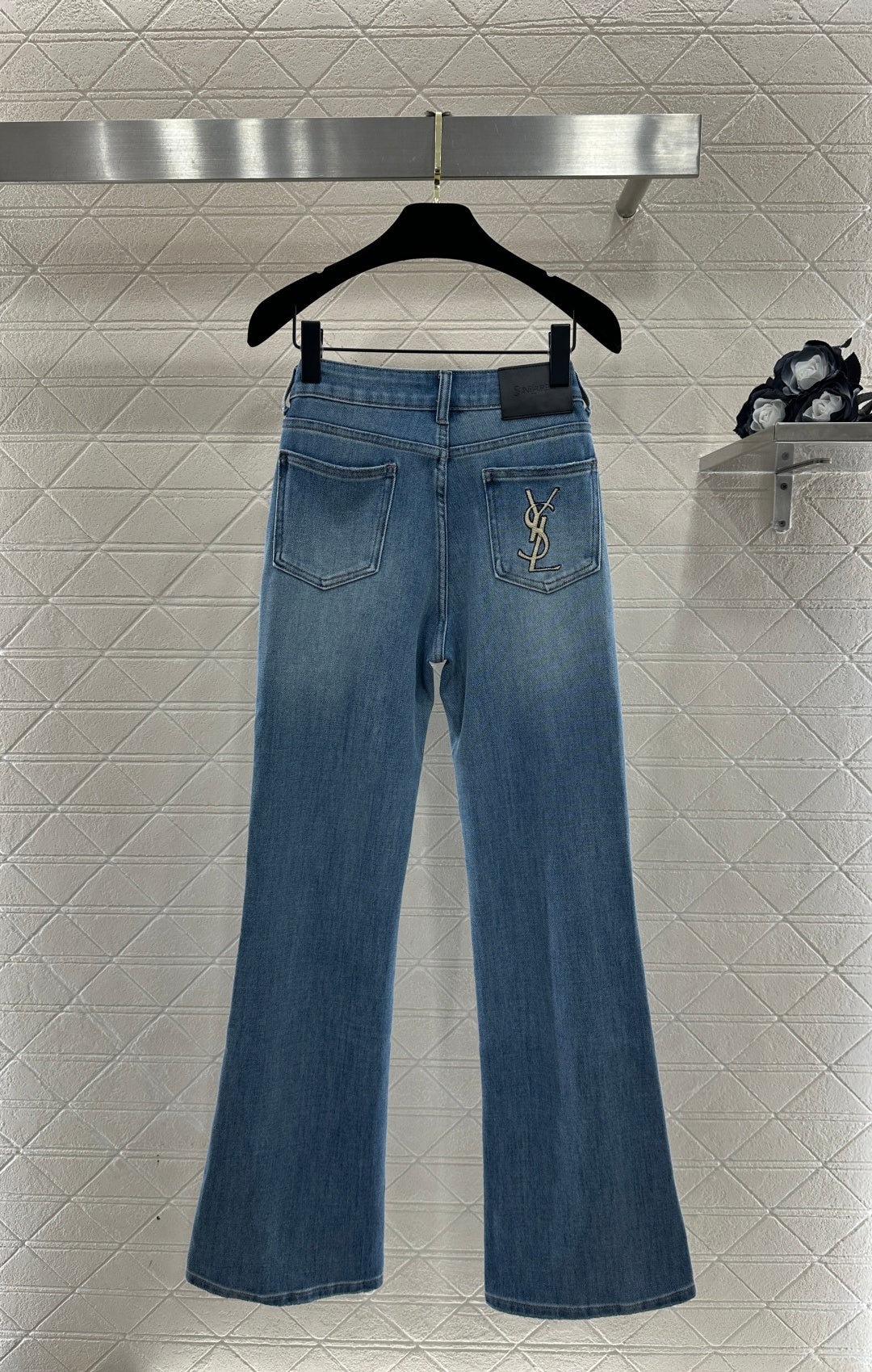 26NEW Flared Slim-Fit High-Waisted Jeans