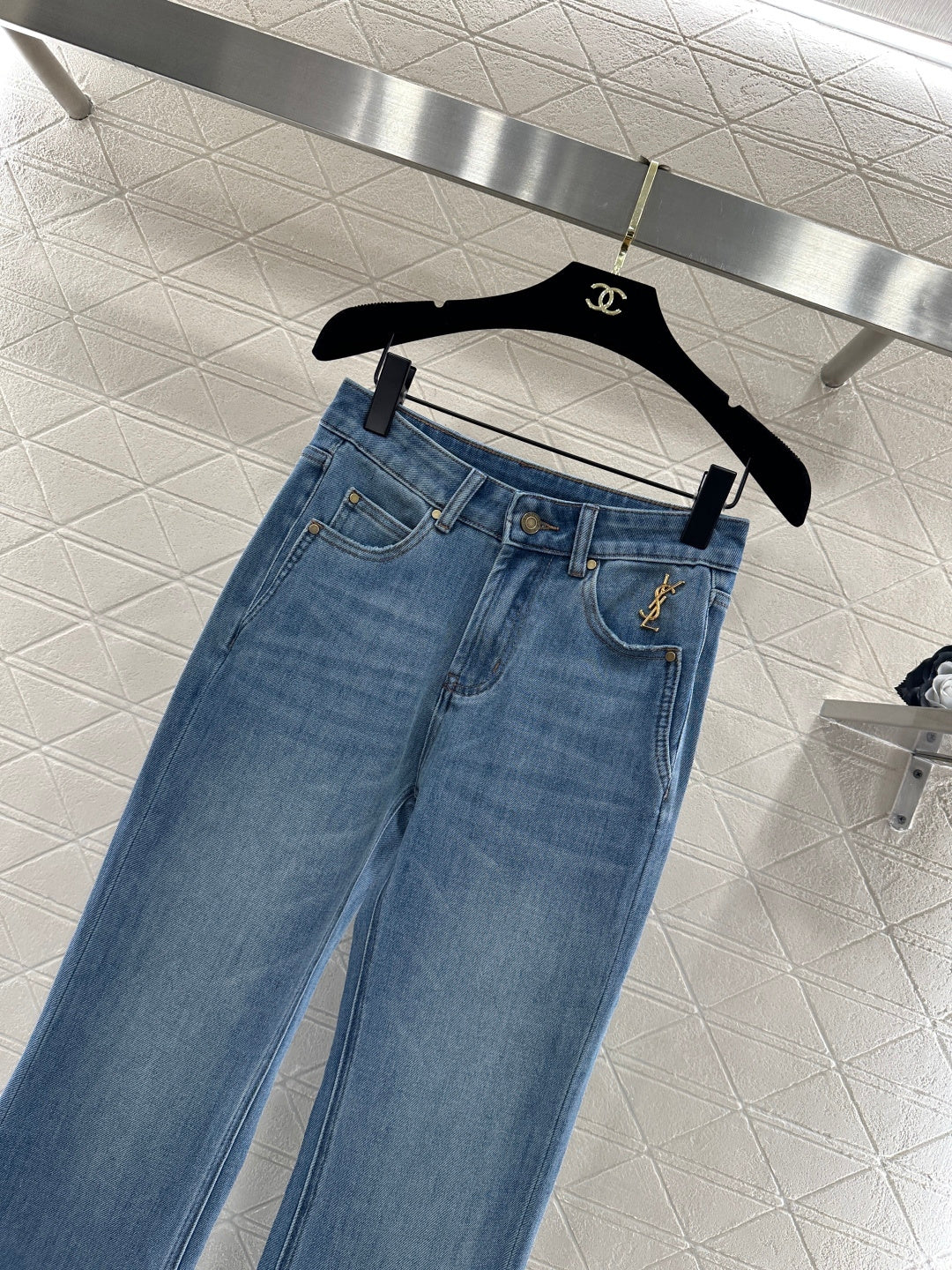 26NEW Flared Slim-Fit High-Waisted Jeans