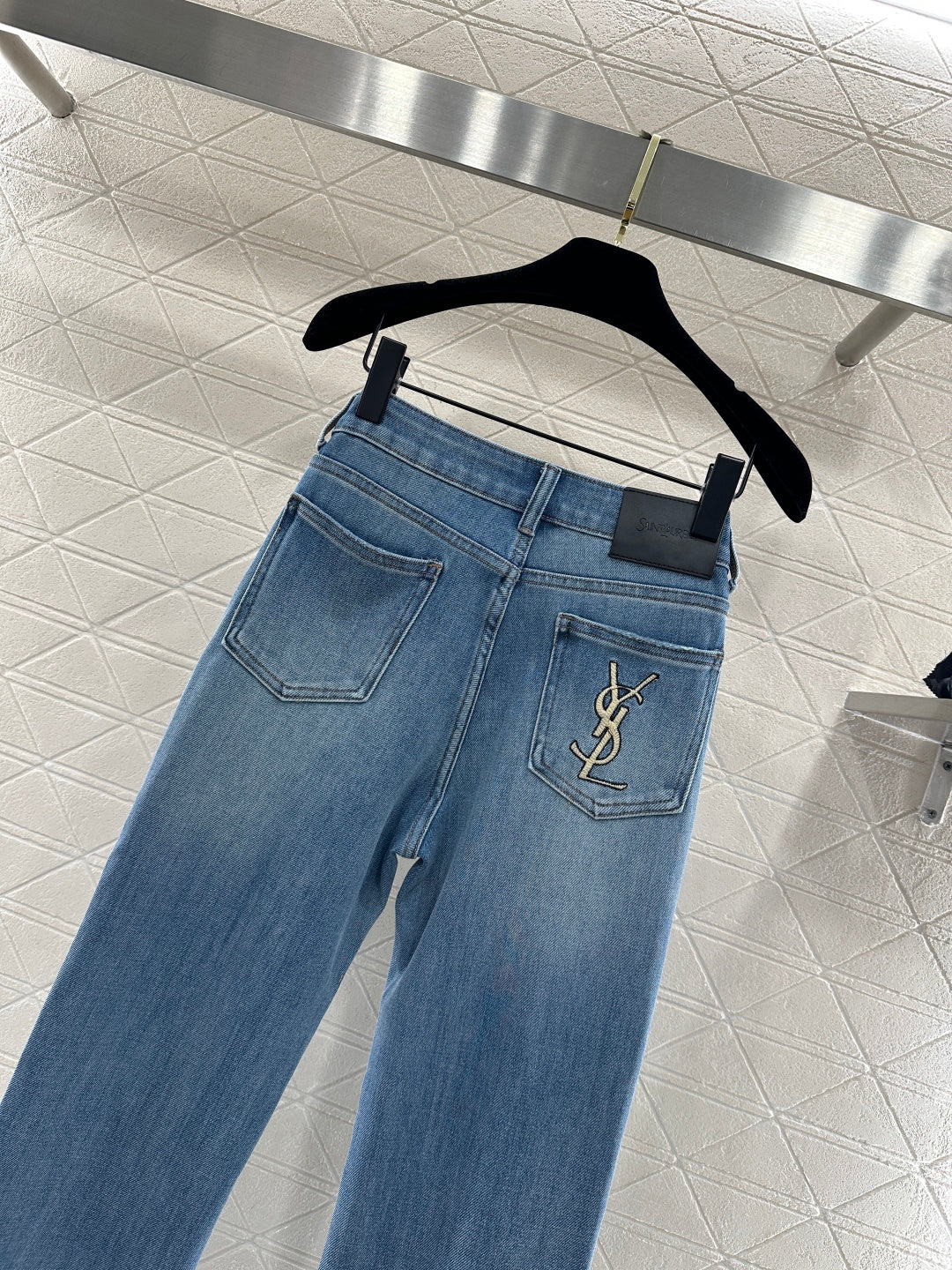 26NEW Flared Slim-Fit High-Waisted Jeans