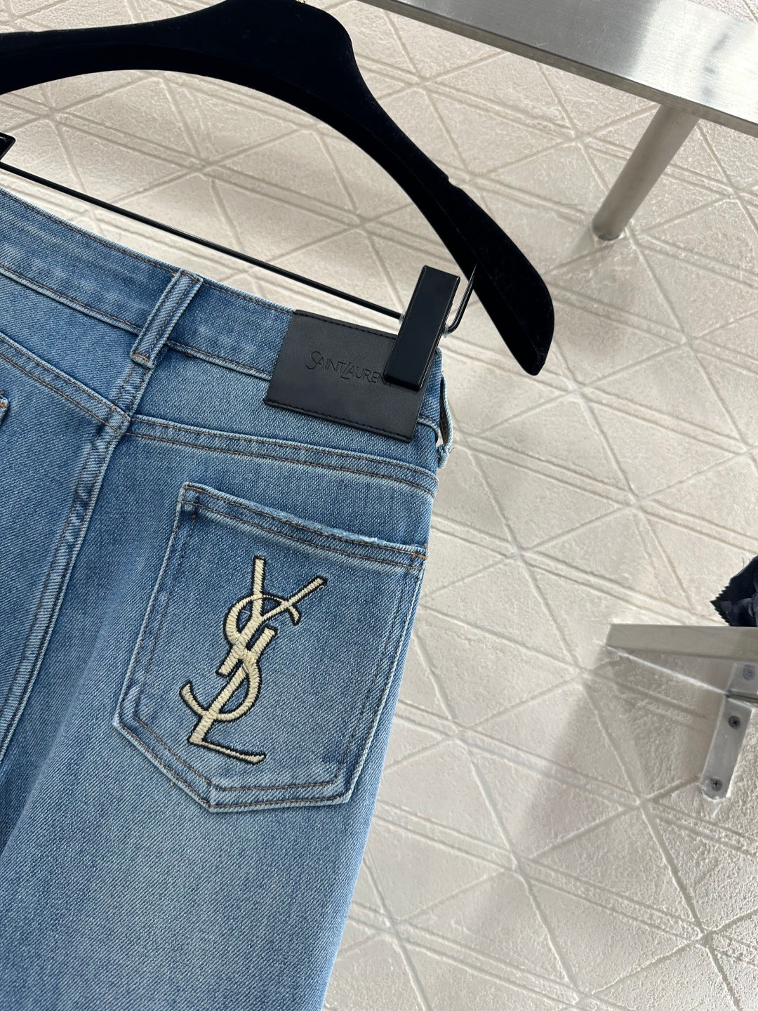 26NEW Flared Slim-Fit High-Waisted Jeans