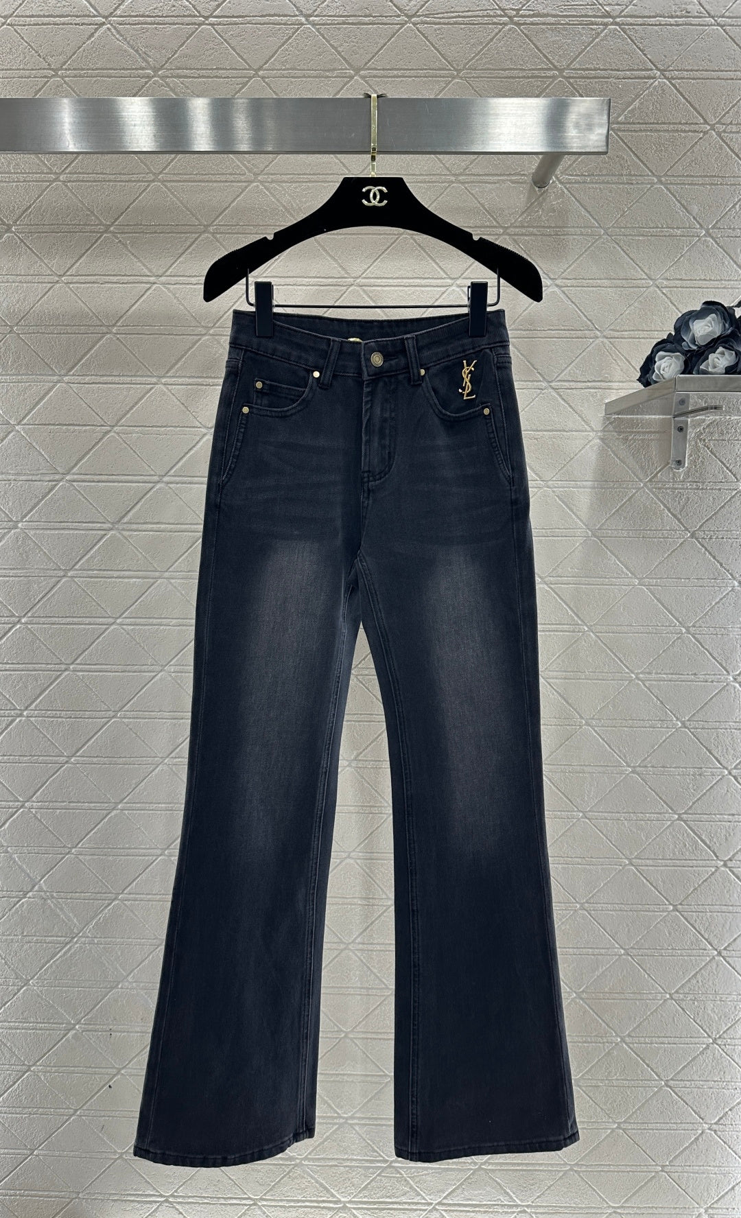 26NEW Flared Slim-Fit High-Waisted Jeans
