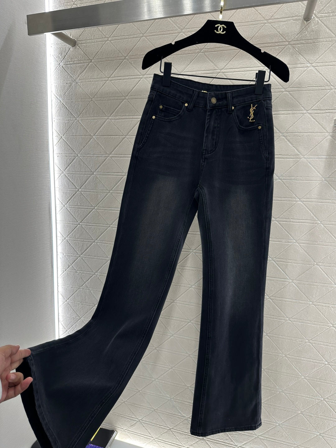 26NEW Flared Slim-Fit High-Waisted Jeans