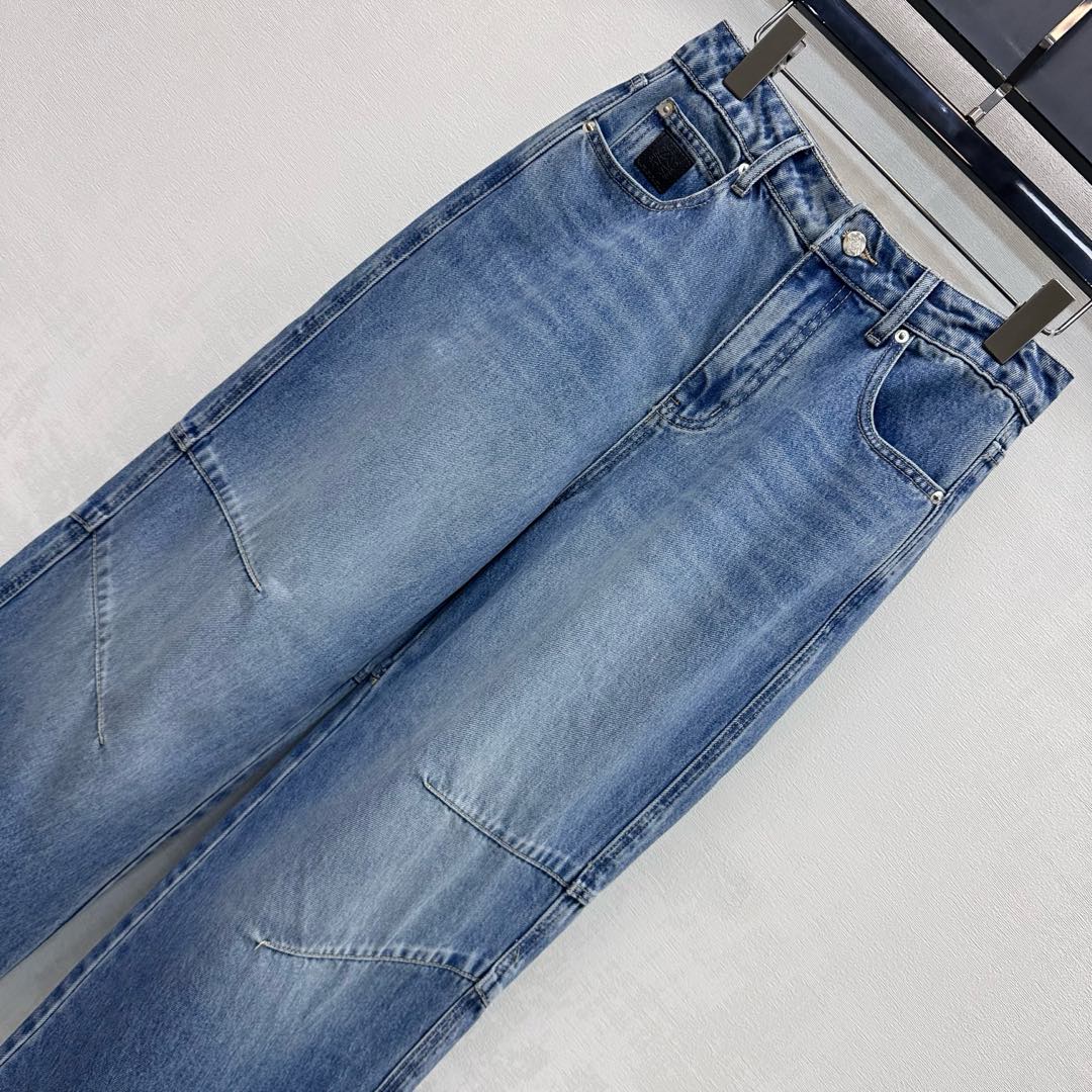 26NEW distressed curved denim jeans