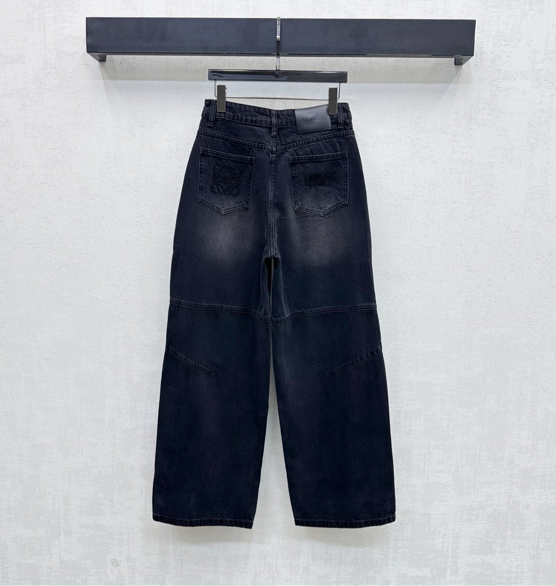 26NEW distressed curved denim jeans