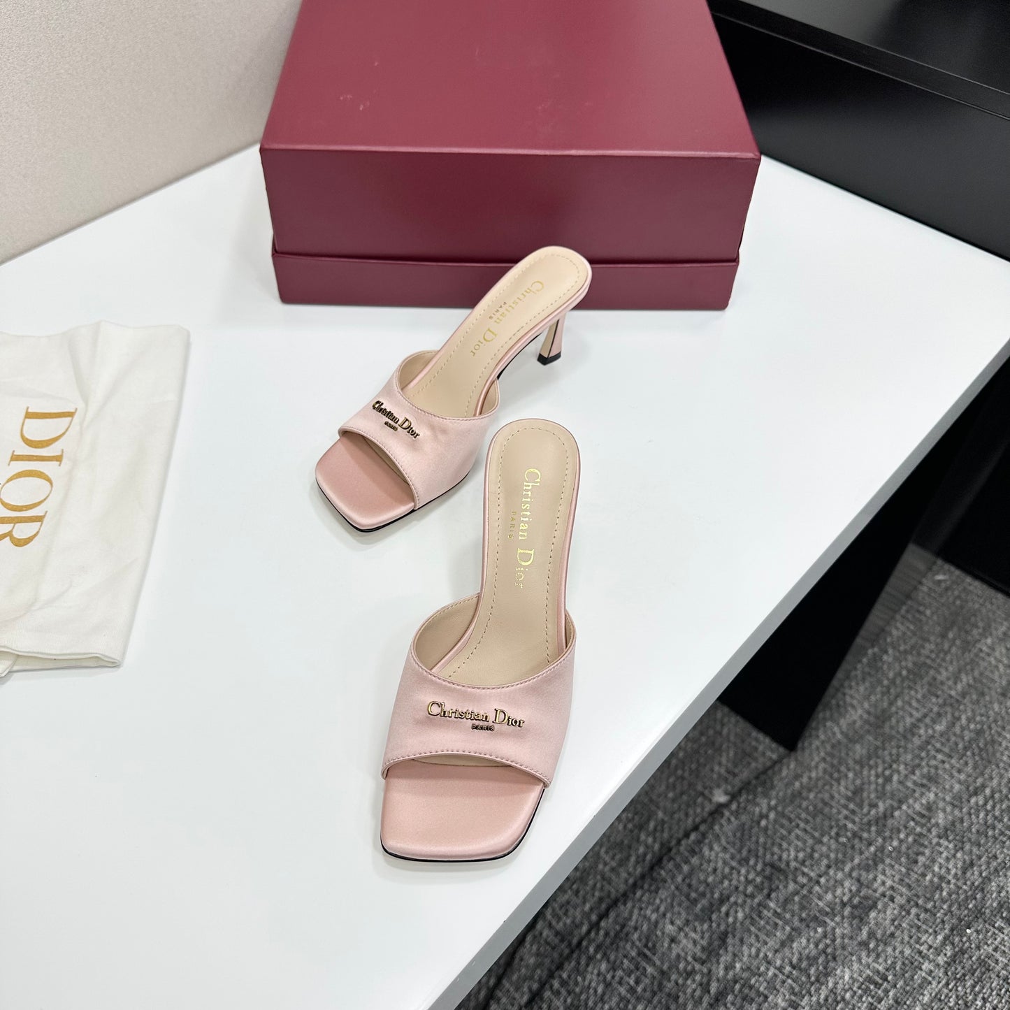 26NEW Resort Style Slippers