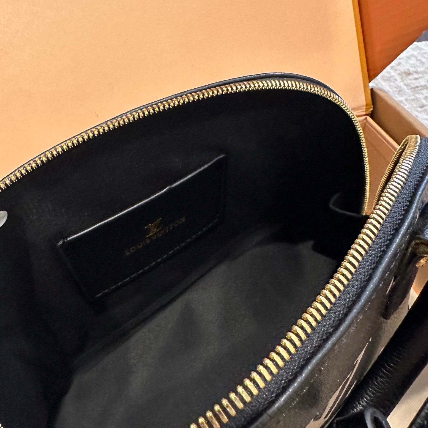 26NEW embossed cowhide shell handbag