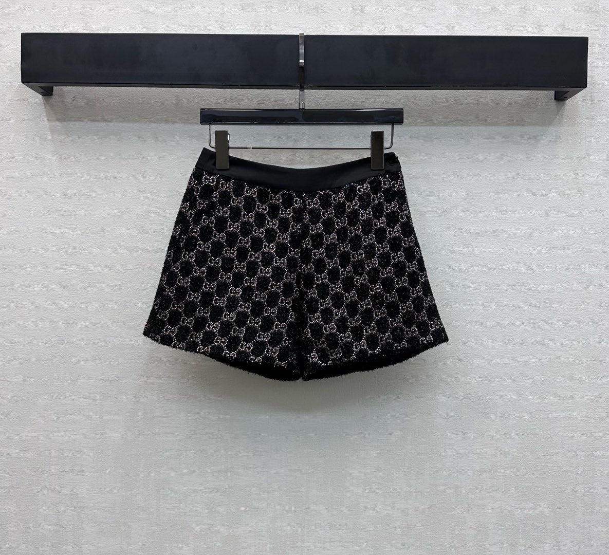 26NEW heavy-duty rhinestone short-sleeved top + high-waisted shorts