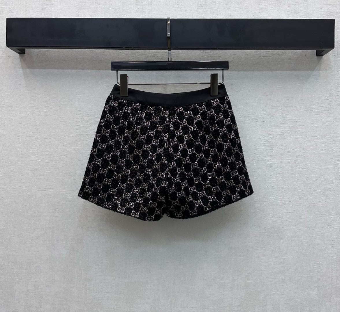 26NEW heavy-duty rhinestone short-sleeved top + high-waisted shorts