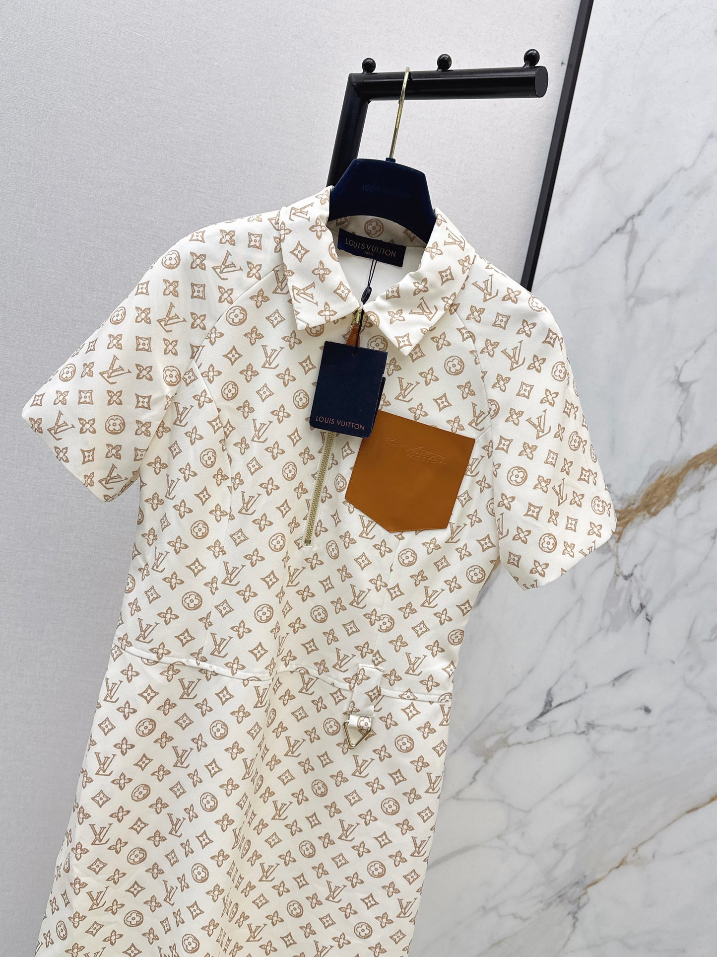 26NEW Printed Short-Sleeve Collared Dress