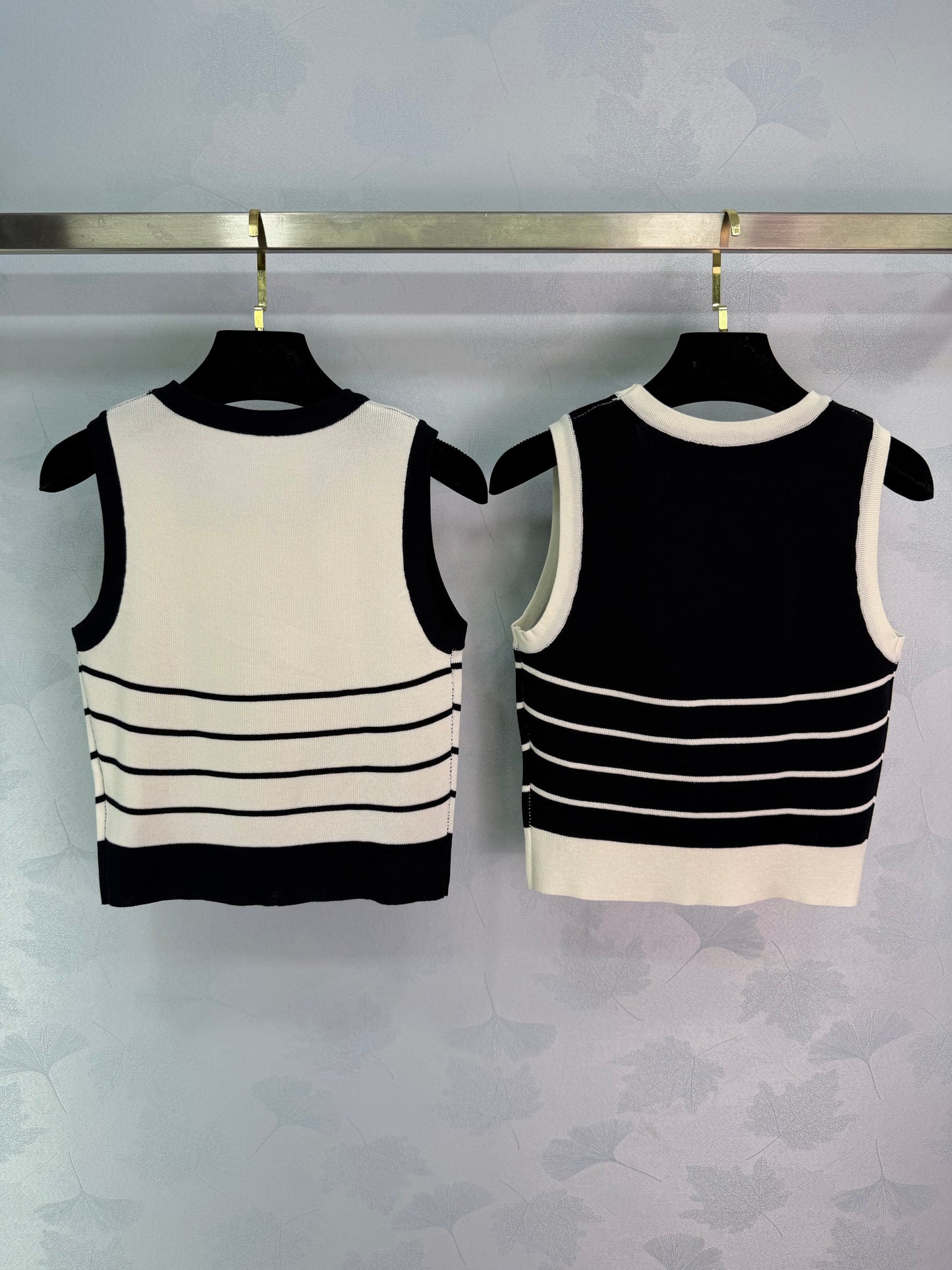 26NEW Striped Knit Vest