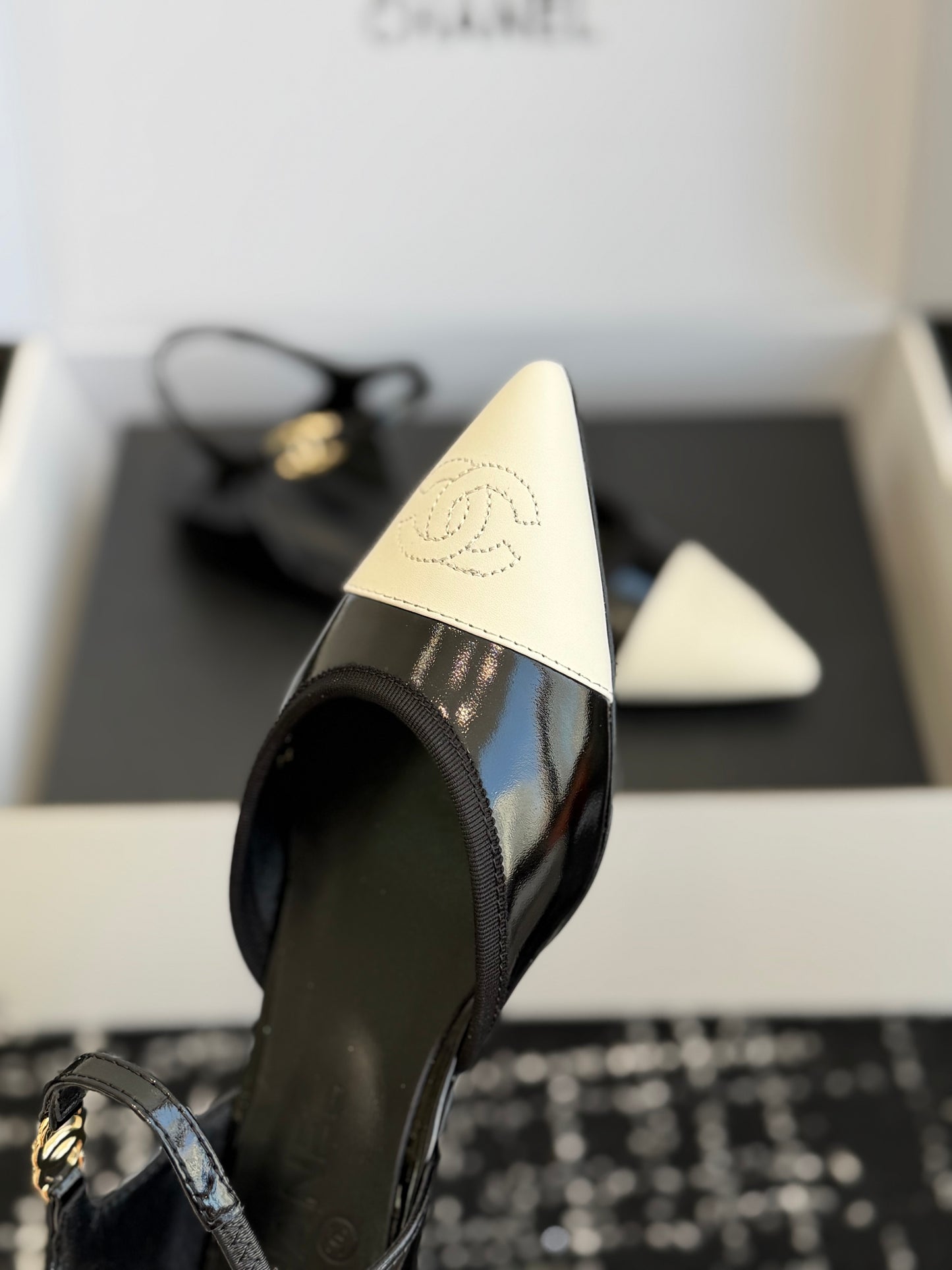 26SS Spring/Summer New Pointed Toe Sandals