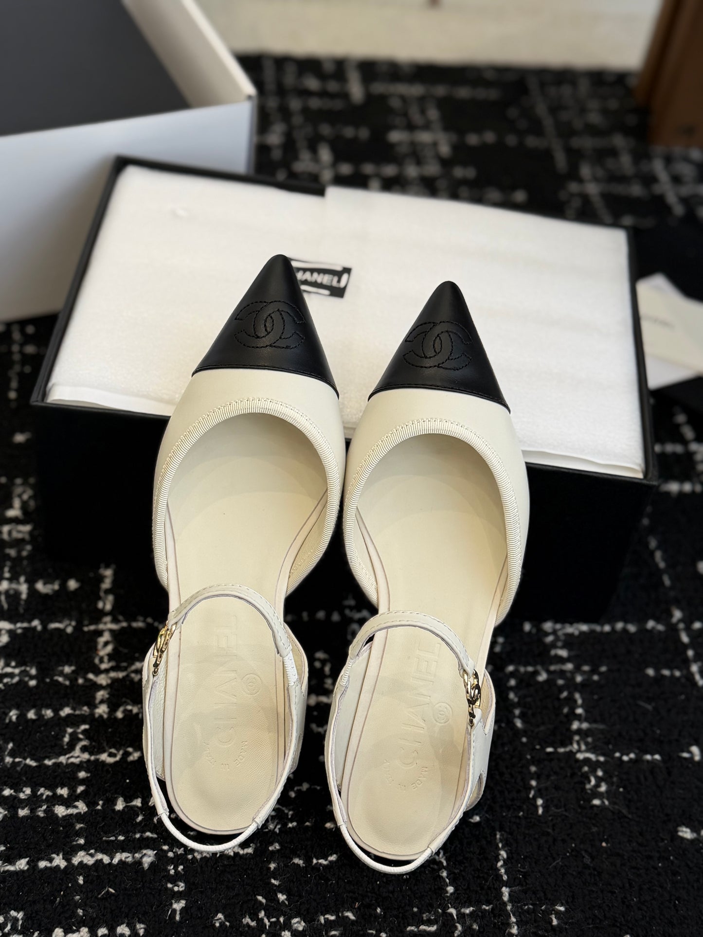 26SS Spring/Summer New Pointed Toe Sandals