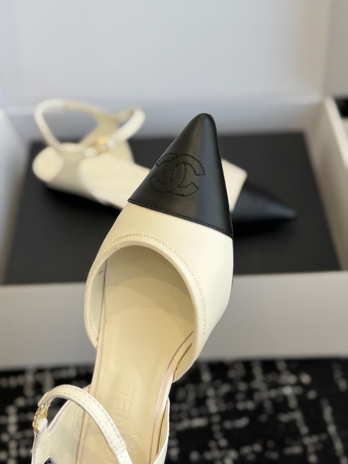 26SS Spring/Summer New Pointed Toe Sandals