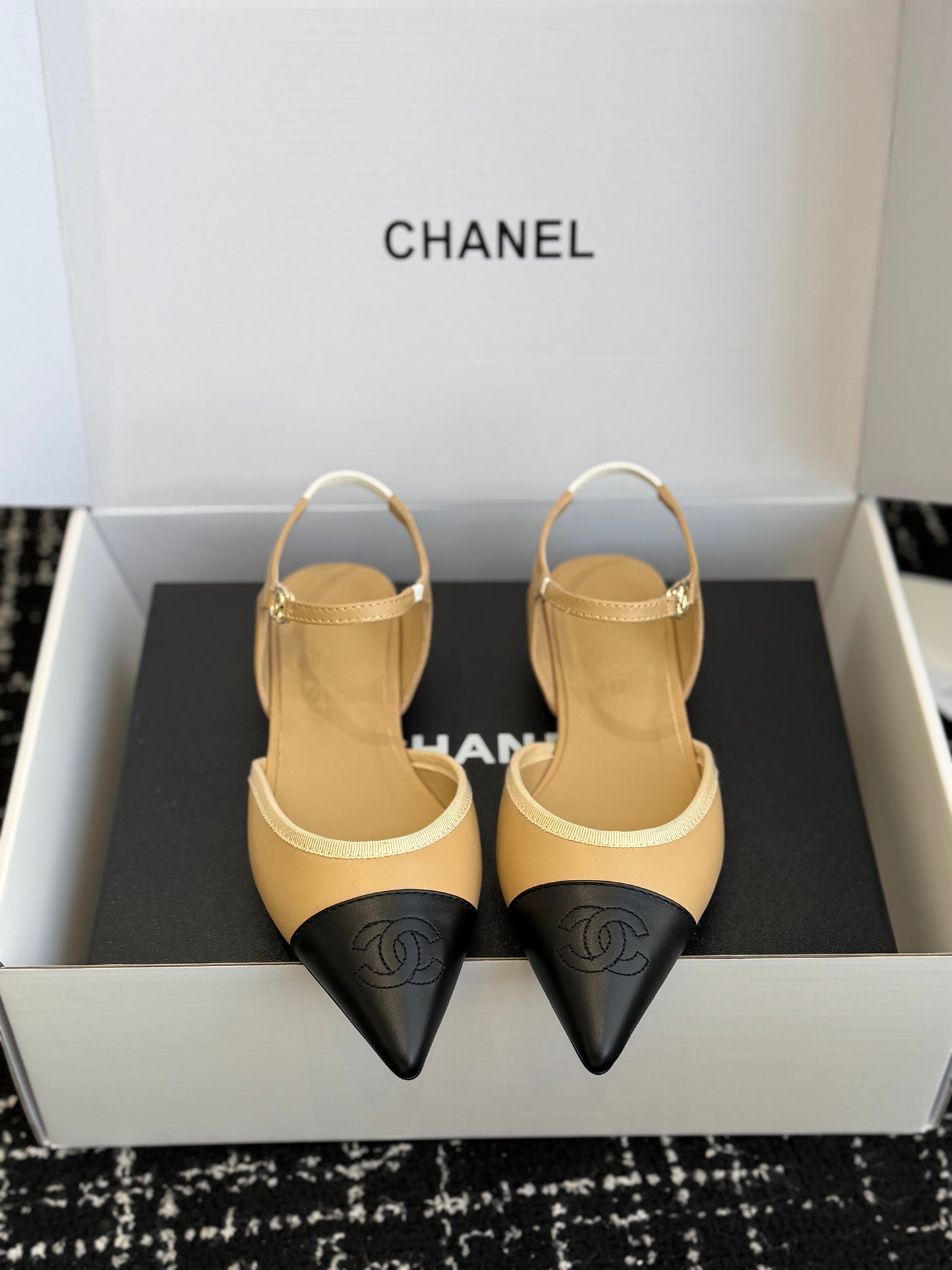 26SS Spring/Summer New Pointed Toe Sandals