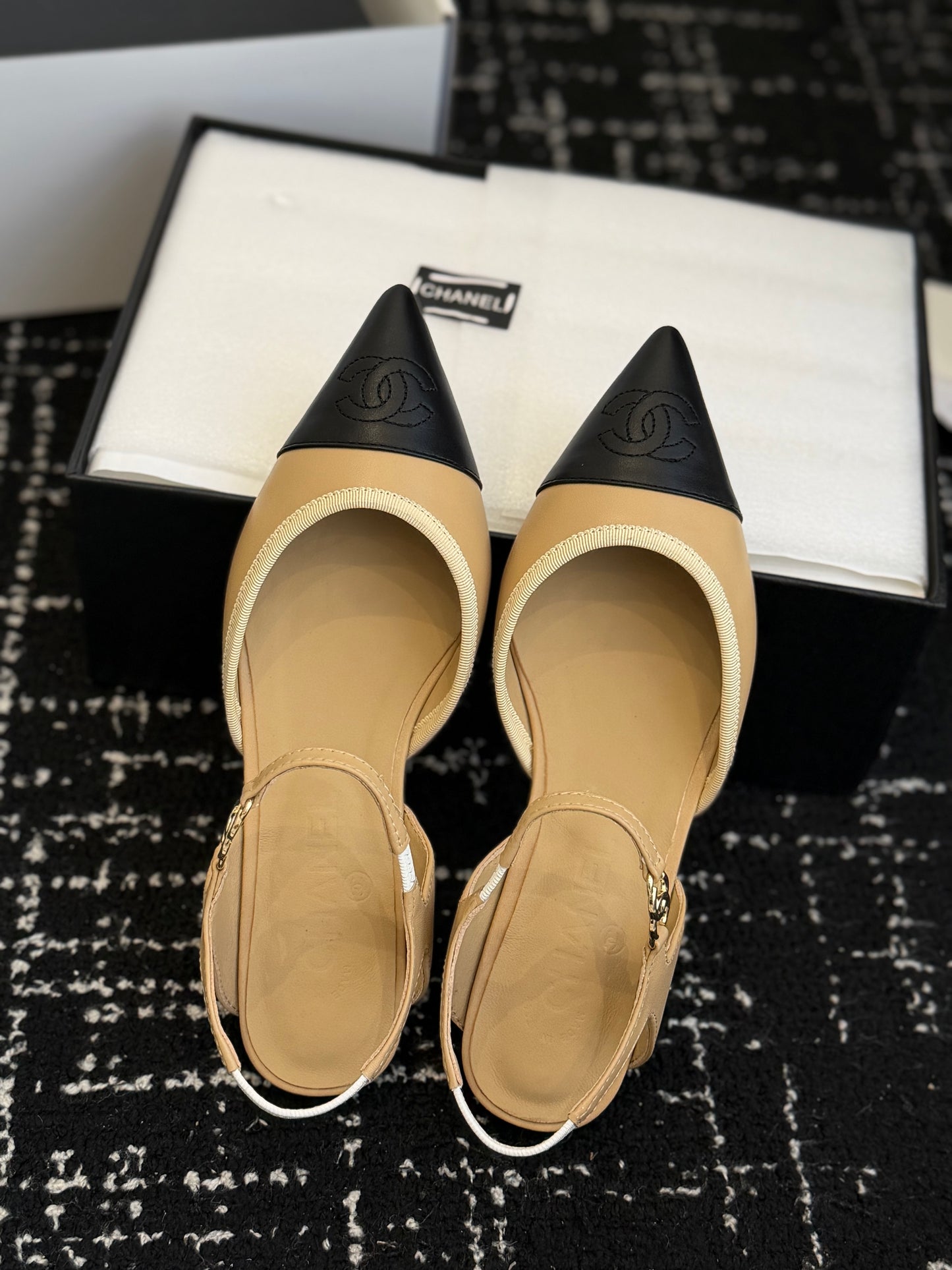 26SS Spring/Summer New Pointed Toe Sandals