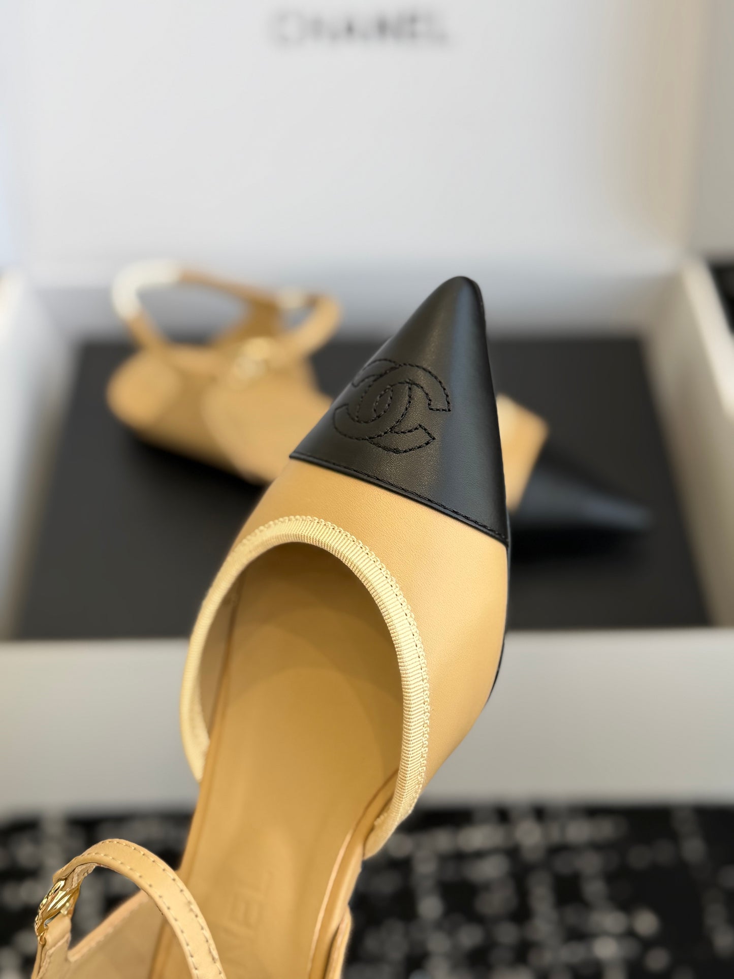 26SS Spring/Summer New Pointed Toe Sandals