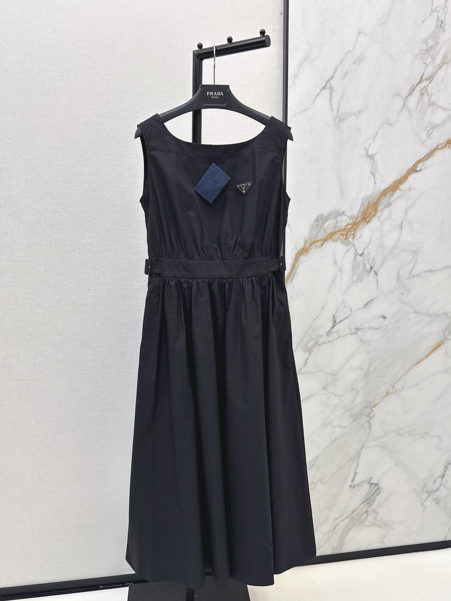 26SS New Spring/Summer Collection: Long Sleeveless Dress