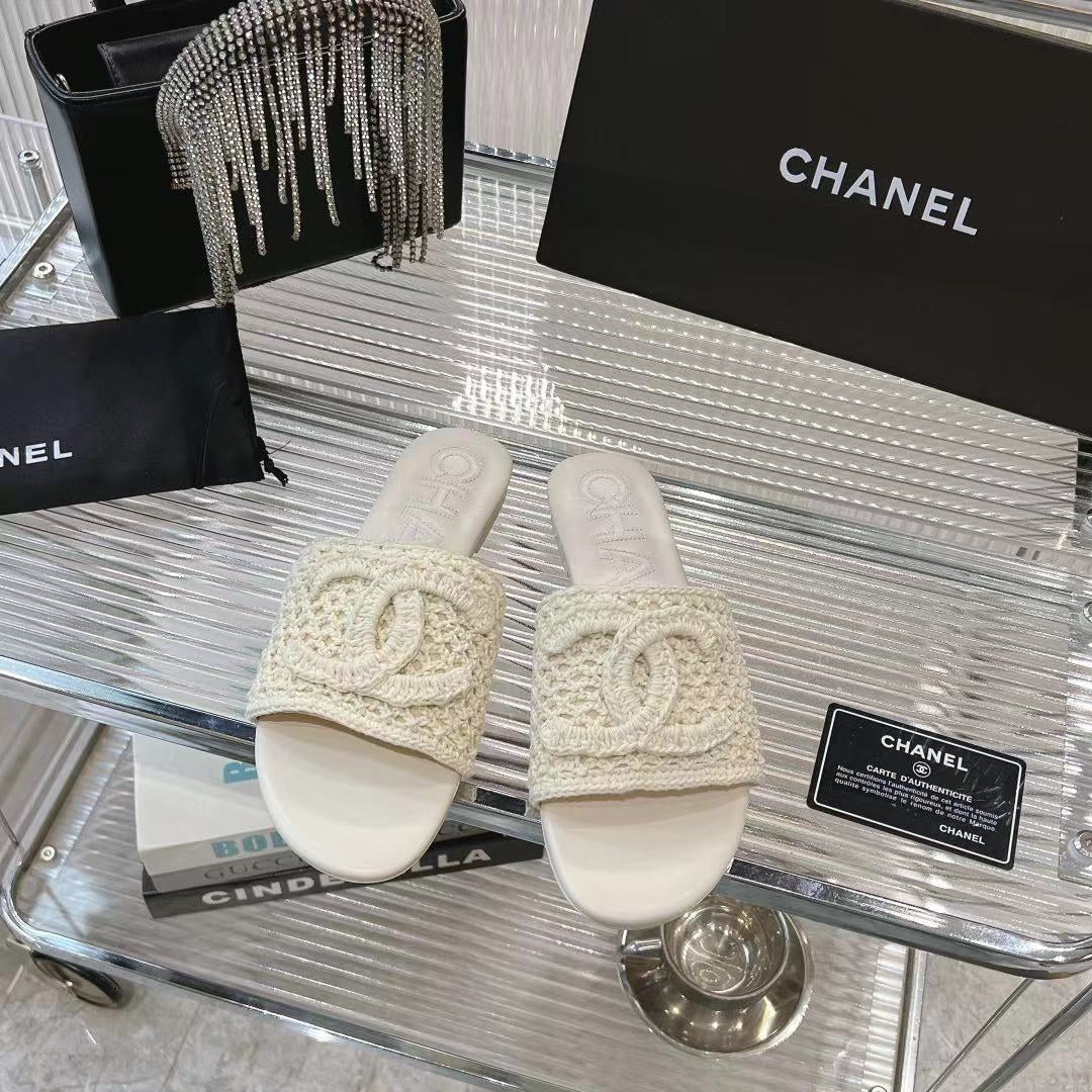26s Stylish Summer Slides