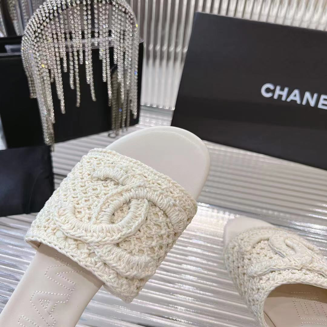 26s Stylish Summer Slides