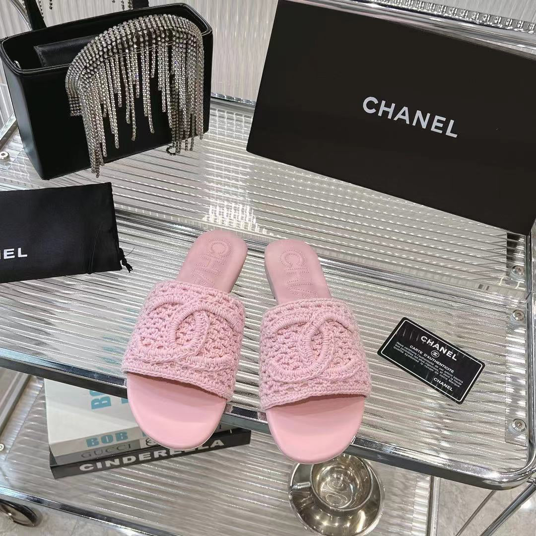 26s Stylish Summer Slides