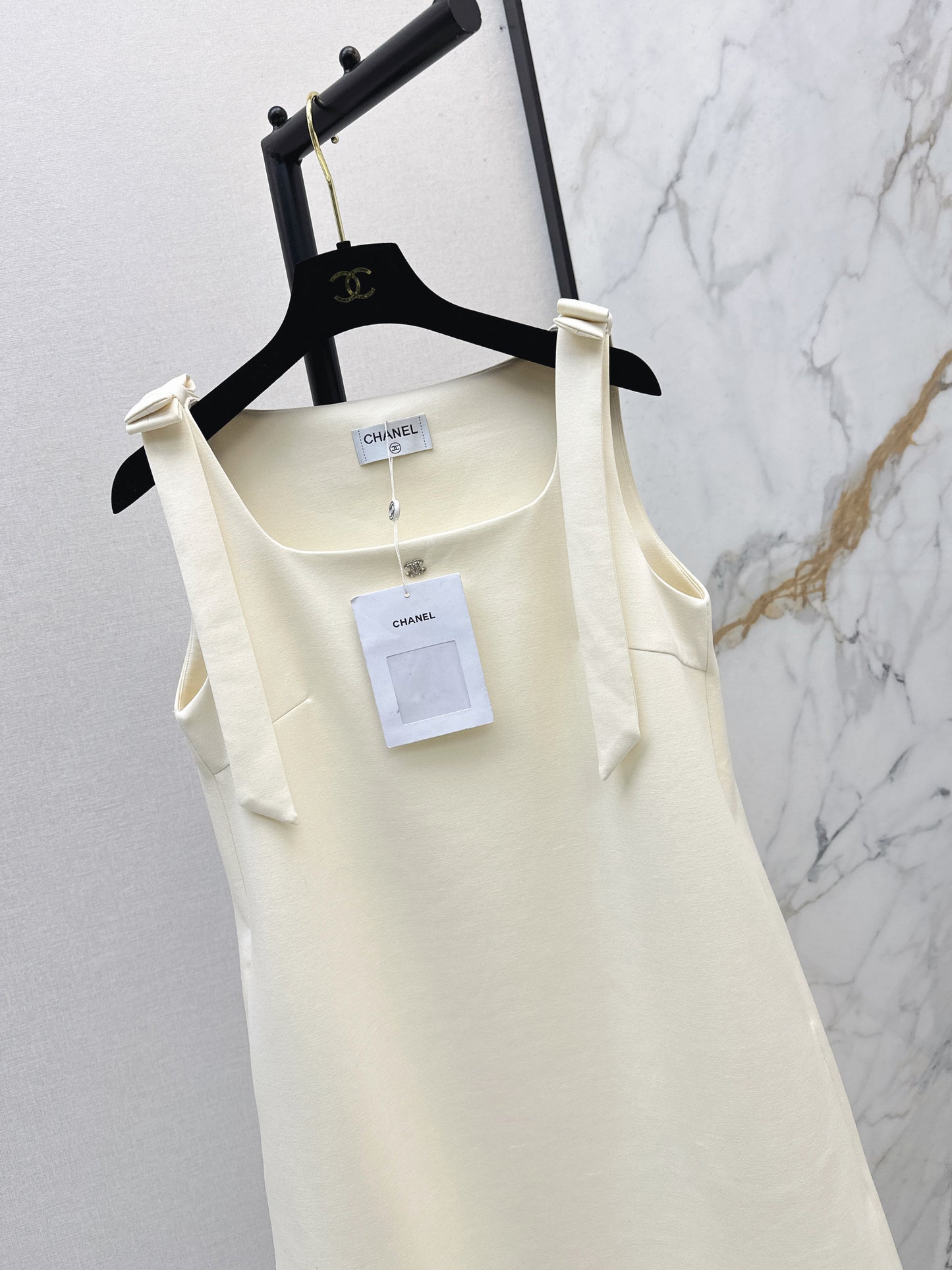 26SS Latest Spring/Summer Style: Sleeveless Dress with Bow-Adorned Shoulder Straps