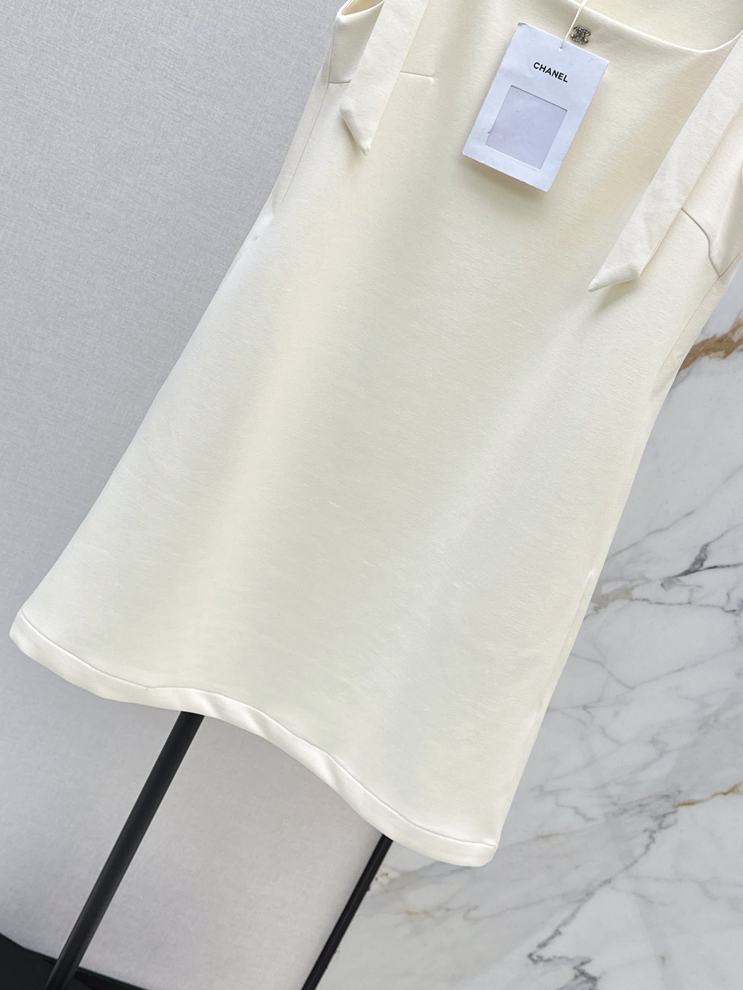 26SS Latest Spring/Summer Style: Sleeveless Dress with Bow-Adorned Shoulder Straps