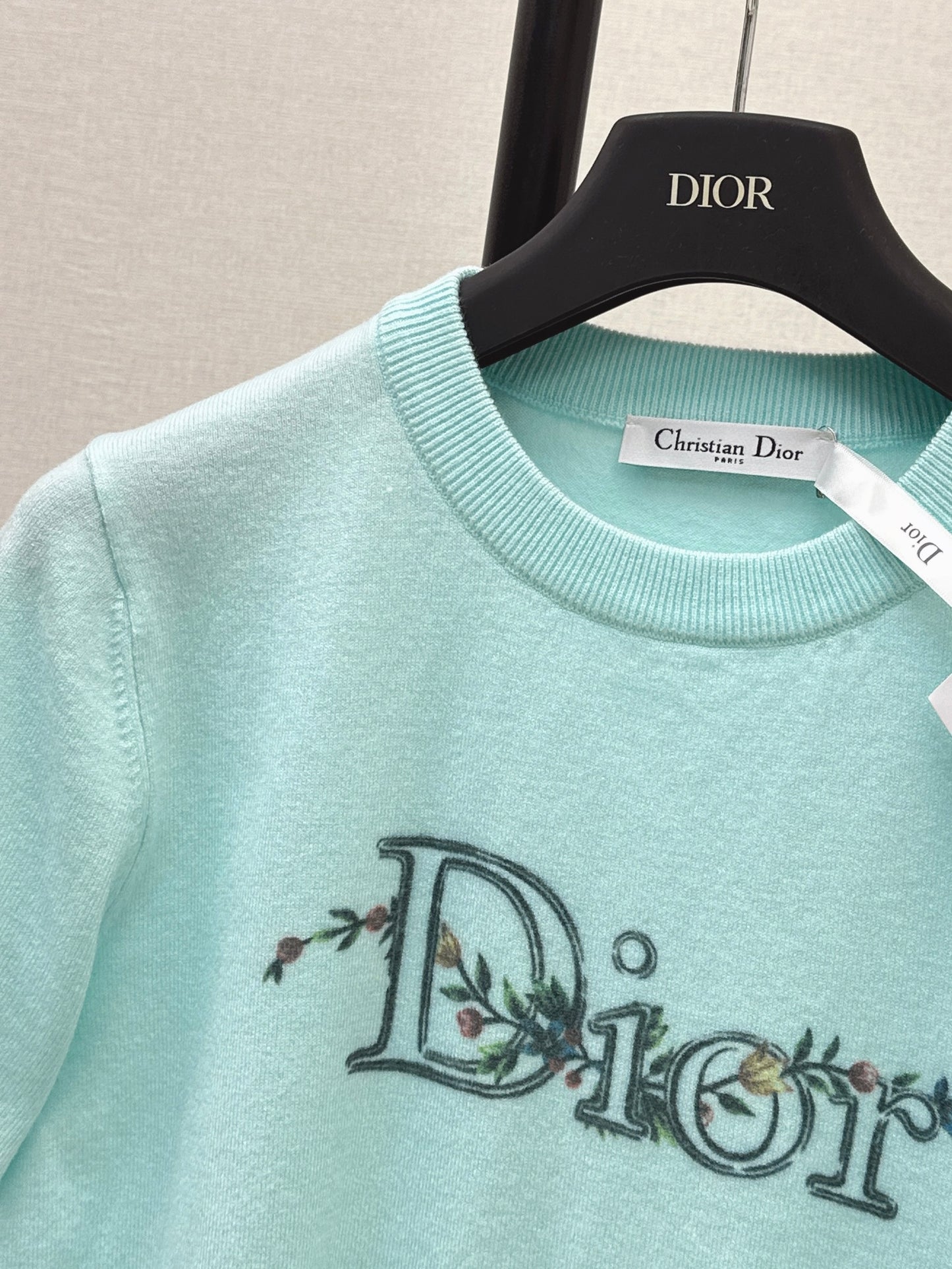 26SS New Arrival: Embroidered Cropped Short-Sleeve Knit Top