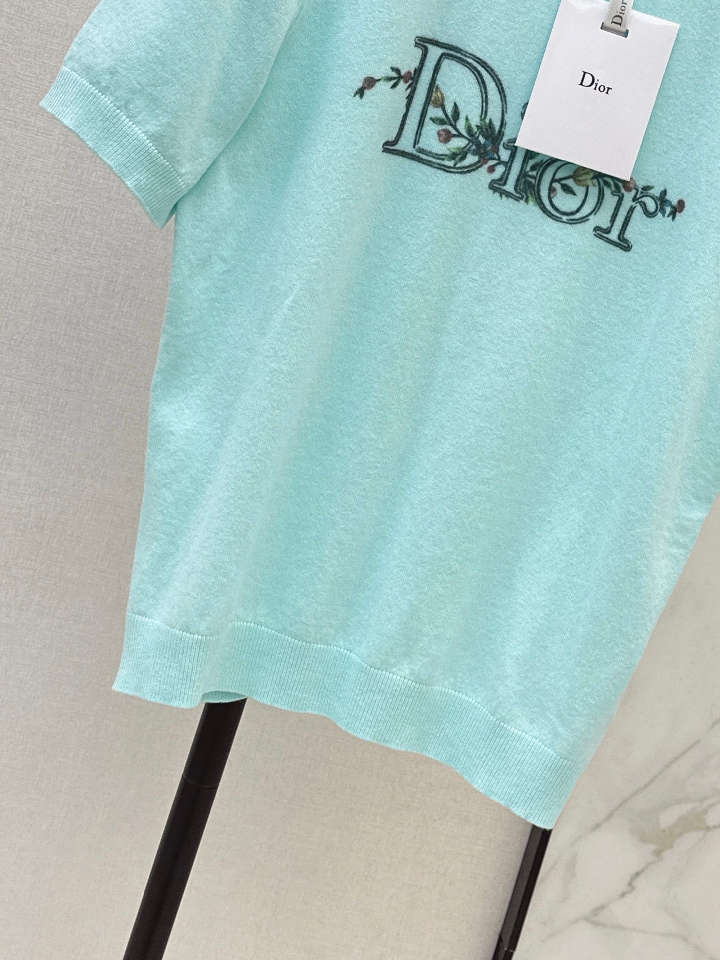 26SS New Arrival: Embroidered Cropped Short-Sleeve Knit Top