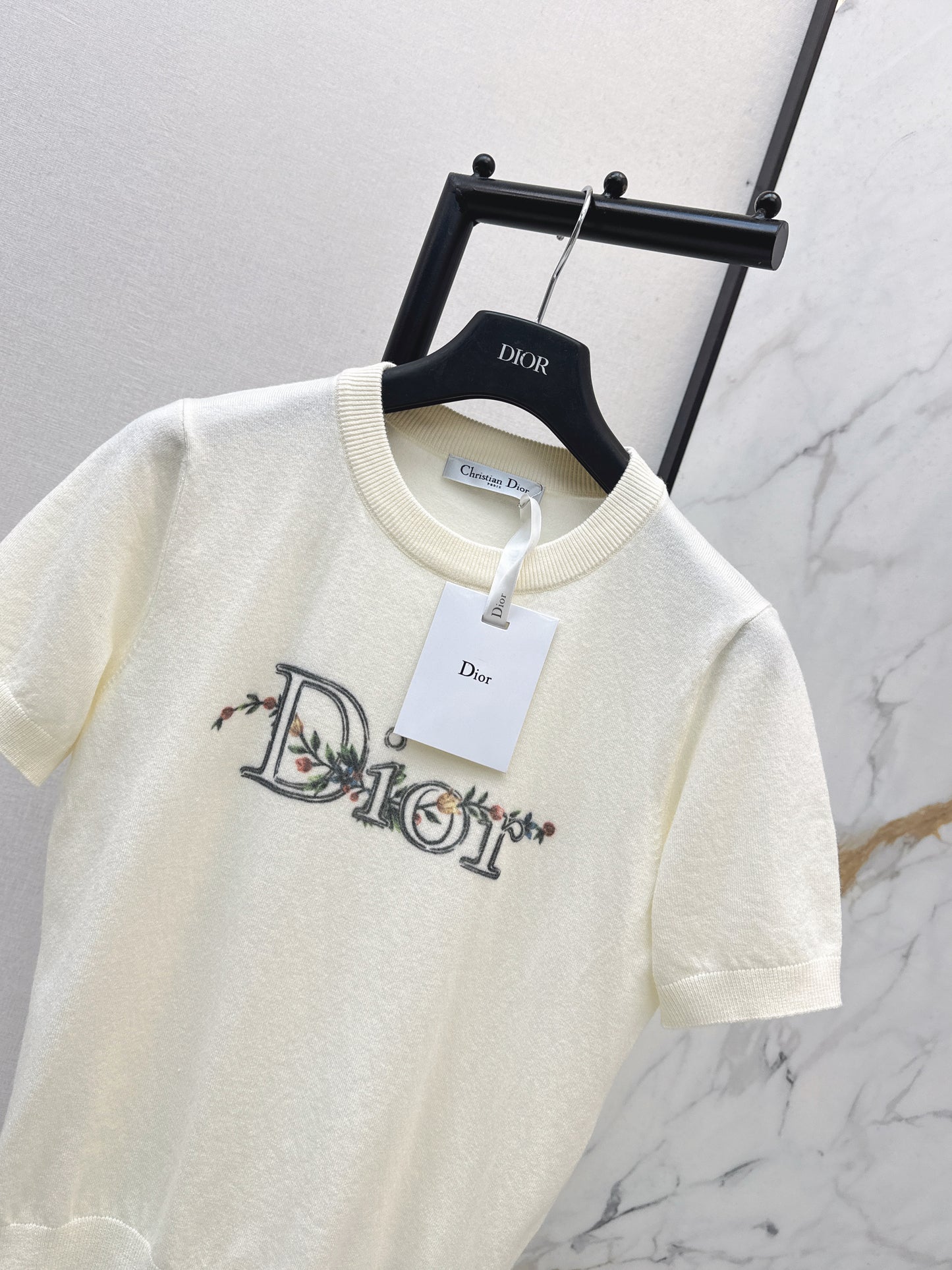 26SS New Arrival: Embroidered Cropped Short-Sleeve Knit Top