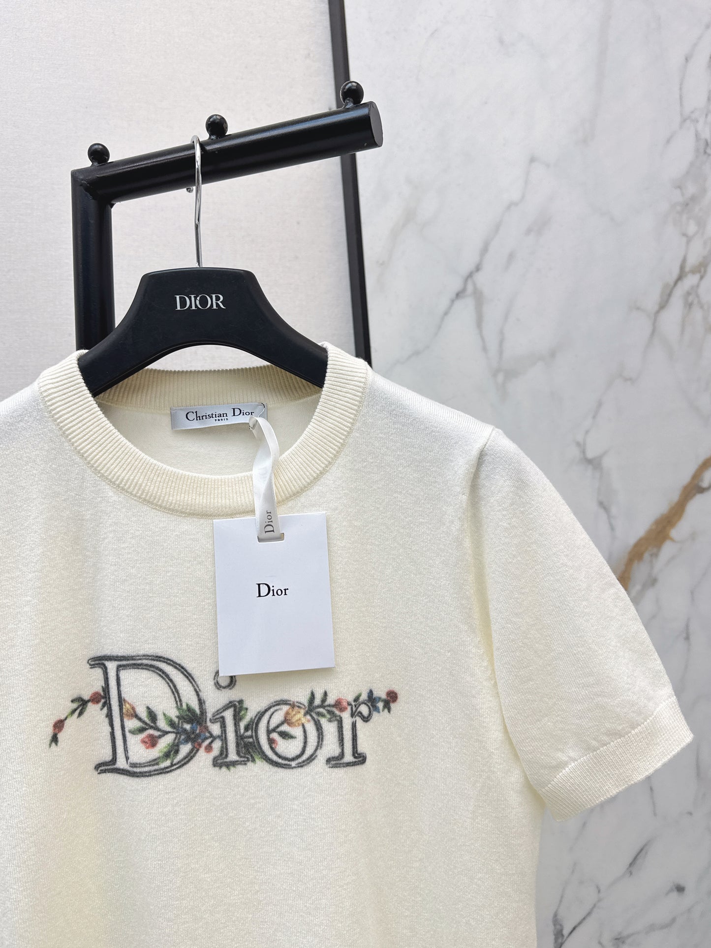 26SS New Arrival: Embroidered Cropped Short-Sleeve Knit Top
