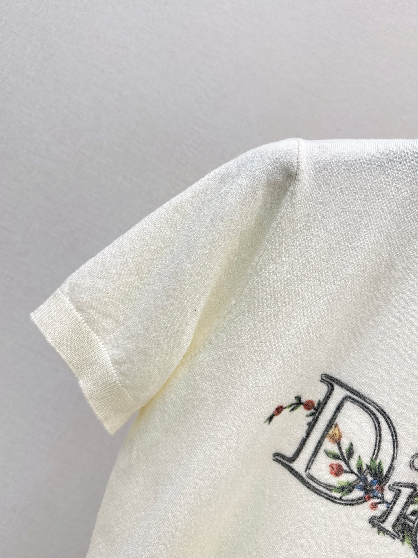 26SS New Arrival: Embroidered Cropped Short-Sleeve Knit Top