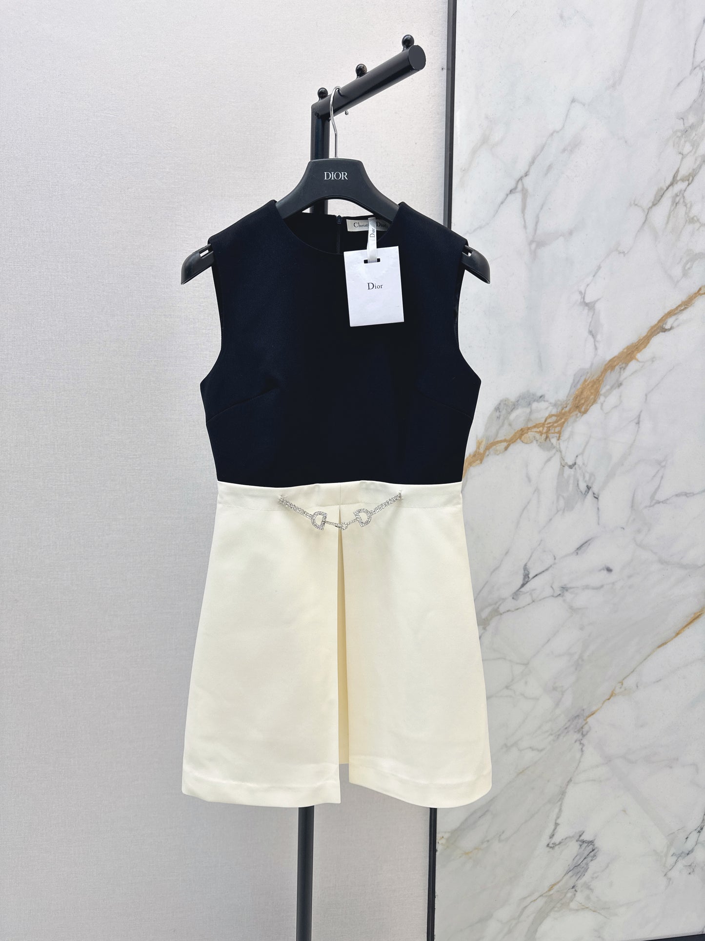 26SS Black & White Color-block Sleeveless Dress