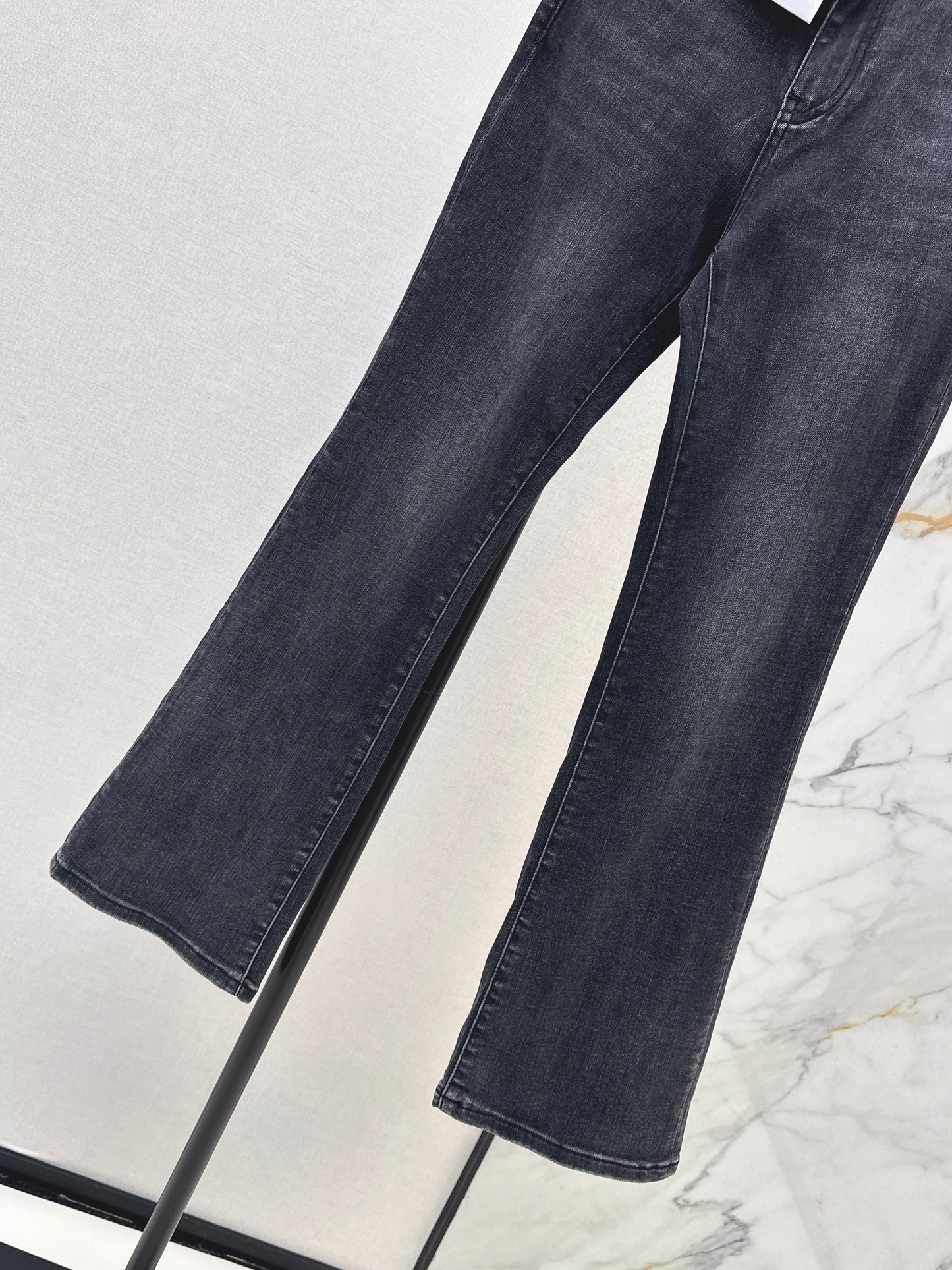 26SS New Slim-Fit Flared Jeans
