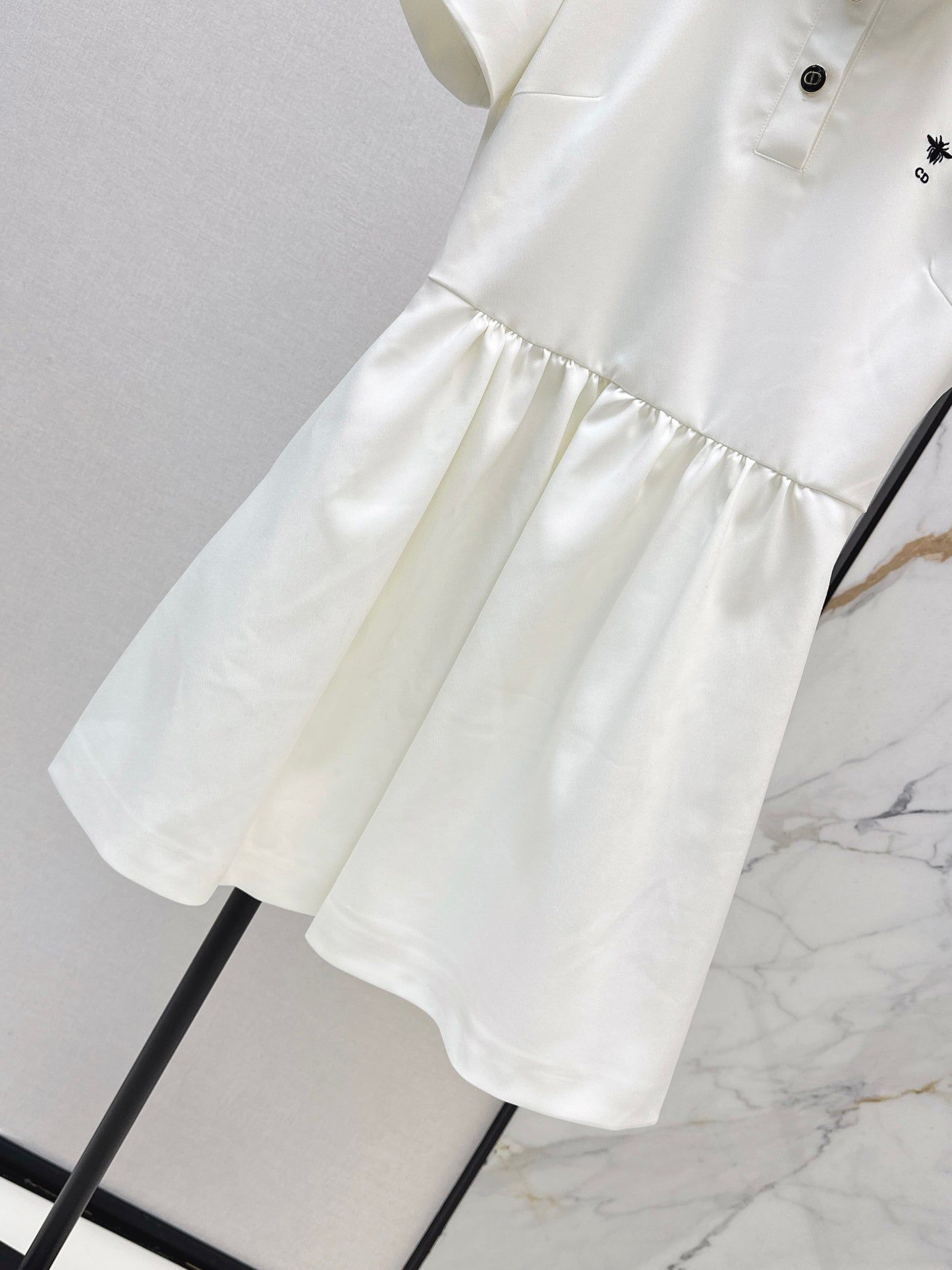 26SS Spring/Summer Latest Style: Bee-Embroidered Dress