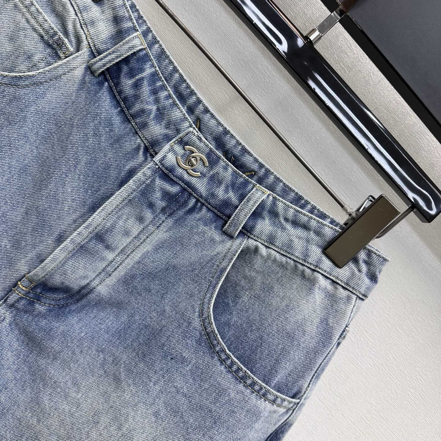 26SS New Embroidered Backpack Button Denim Shorts