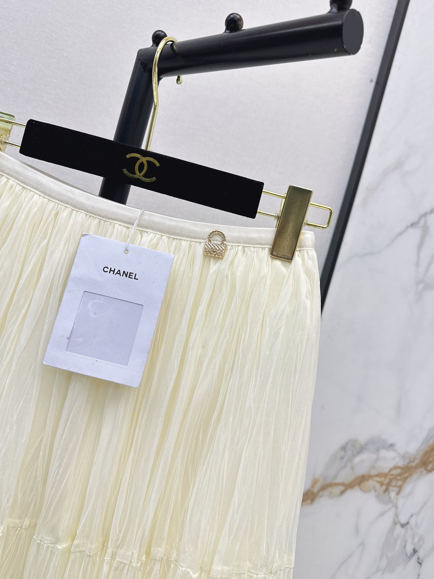 26SS New Arrival Diamond Pattern Pleated Mesh Skirt with Large Hem